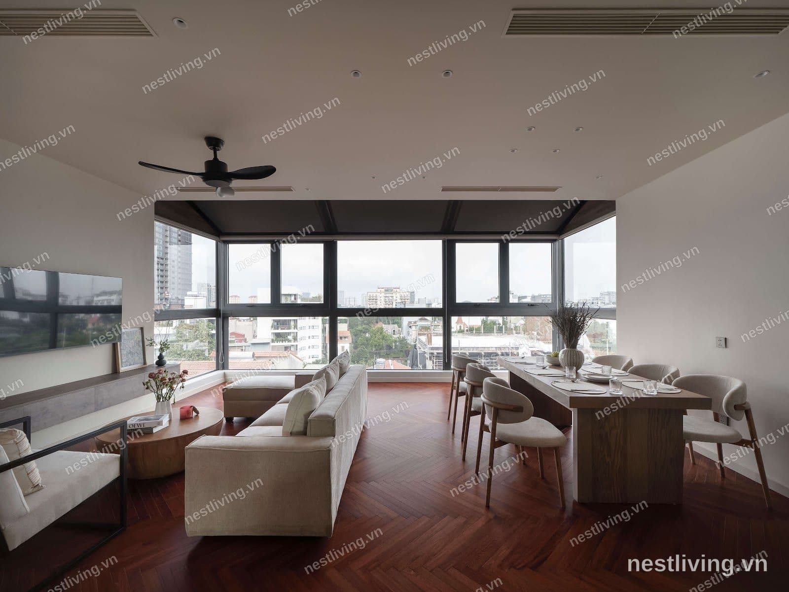 Balcony 3-Bed Apartment for Rent in West Lake, Hanoi