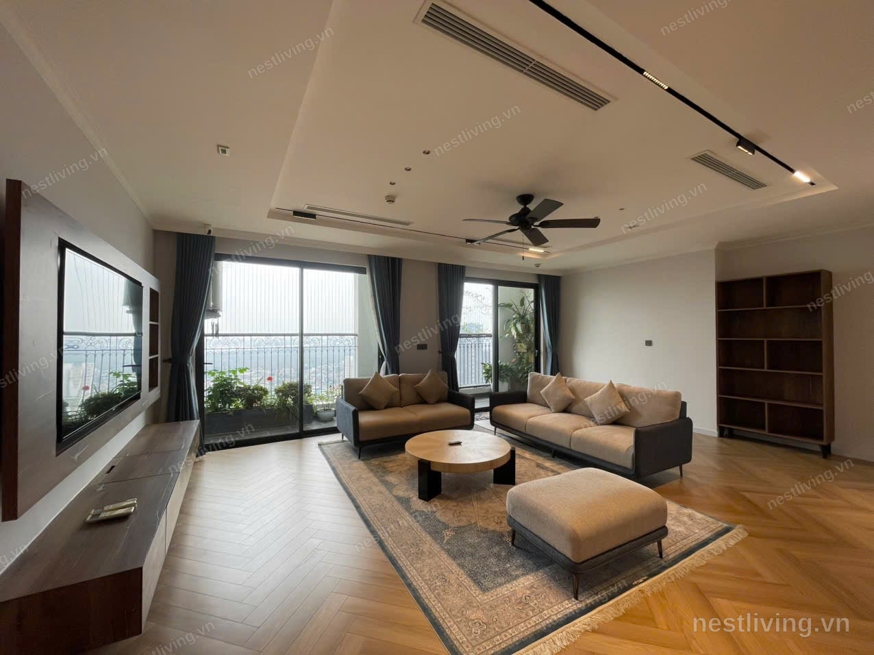 Balcony 4-Bed Apartment for Rent in West Lake, Hanoi