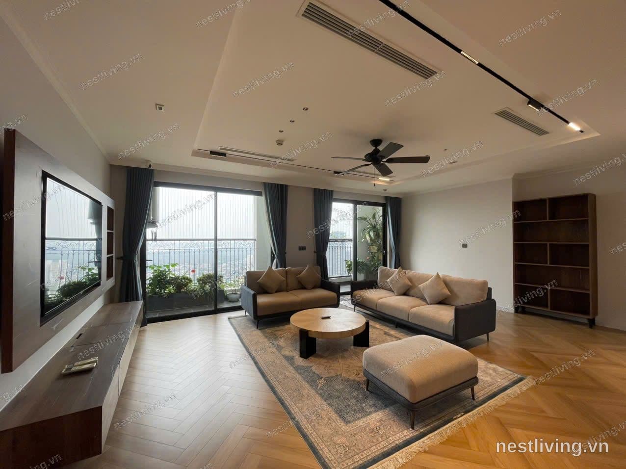 Balcony 4-Bed Apartment for Rent in West Lake, Hanoi