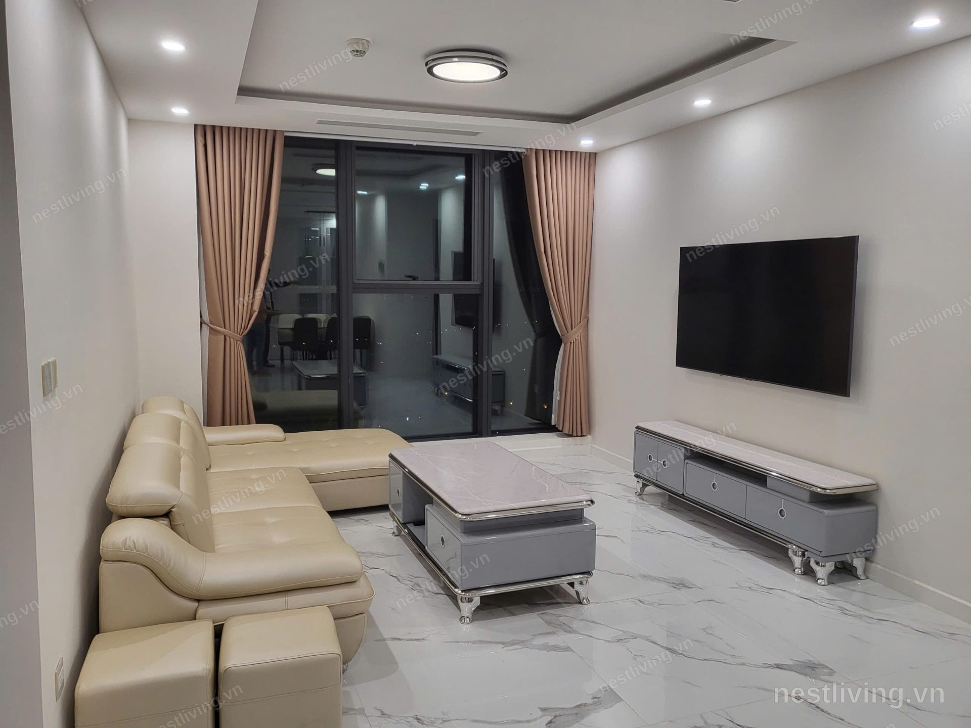 Balcony 3-Bed Apartment for Rent in West Lake, Hanoi