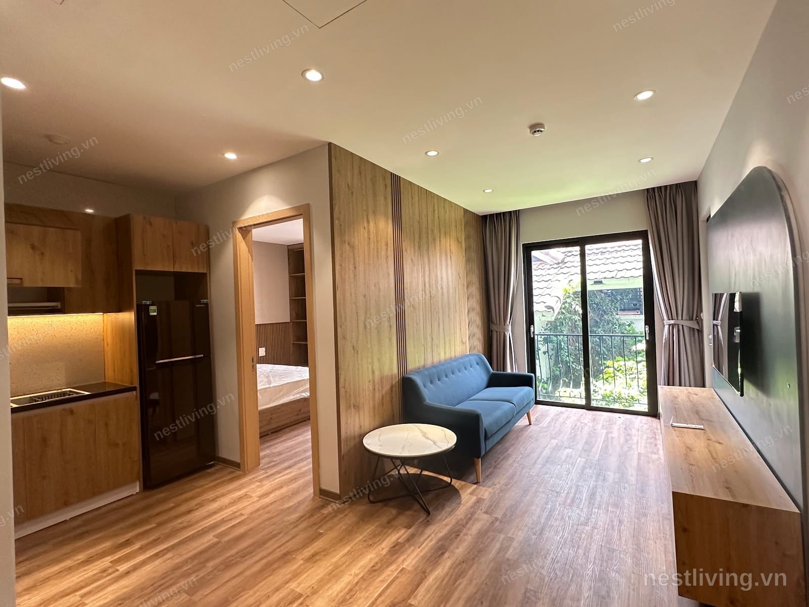 Balcony 2-Bed Apartment for Rent in West Lake, Hanoi