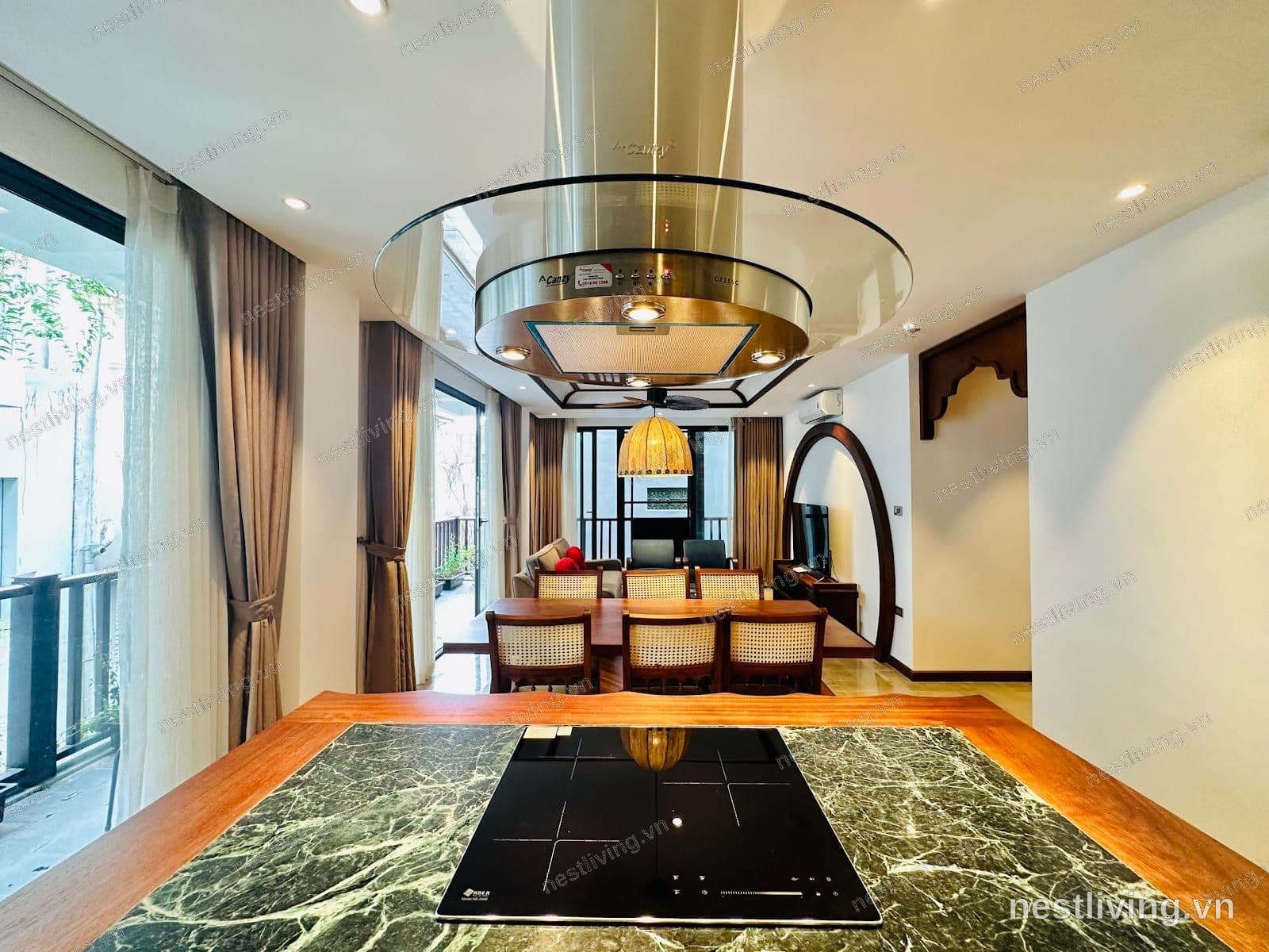 Balcony 3-Bed Apartment for Rent in West Lake, Hanoi