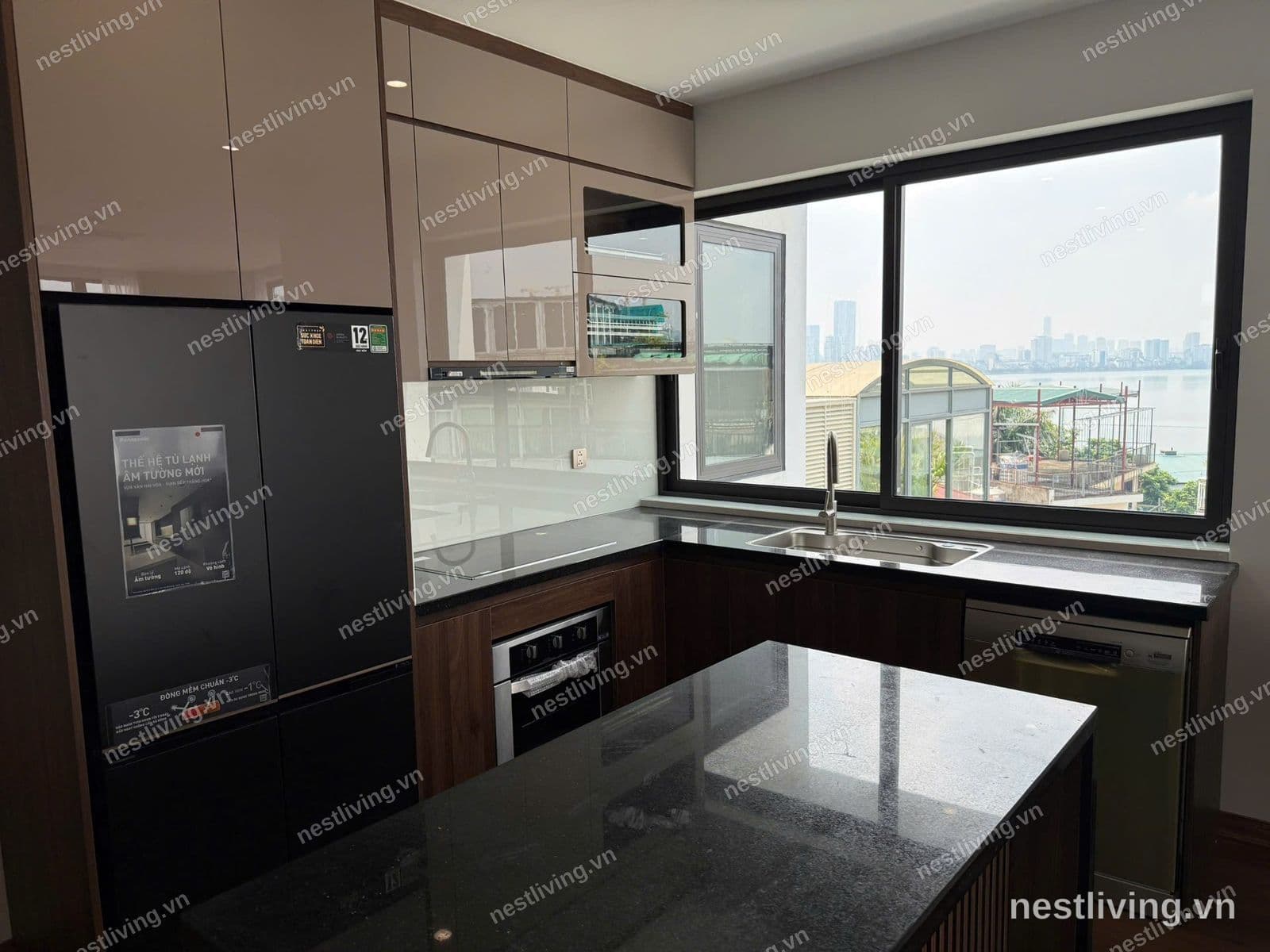 Lake View 3-Bed Apartment for Rent in West Lake, Hanoi