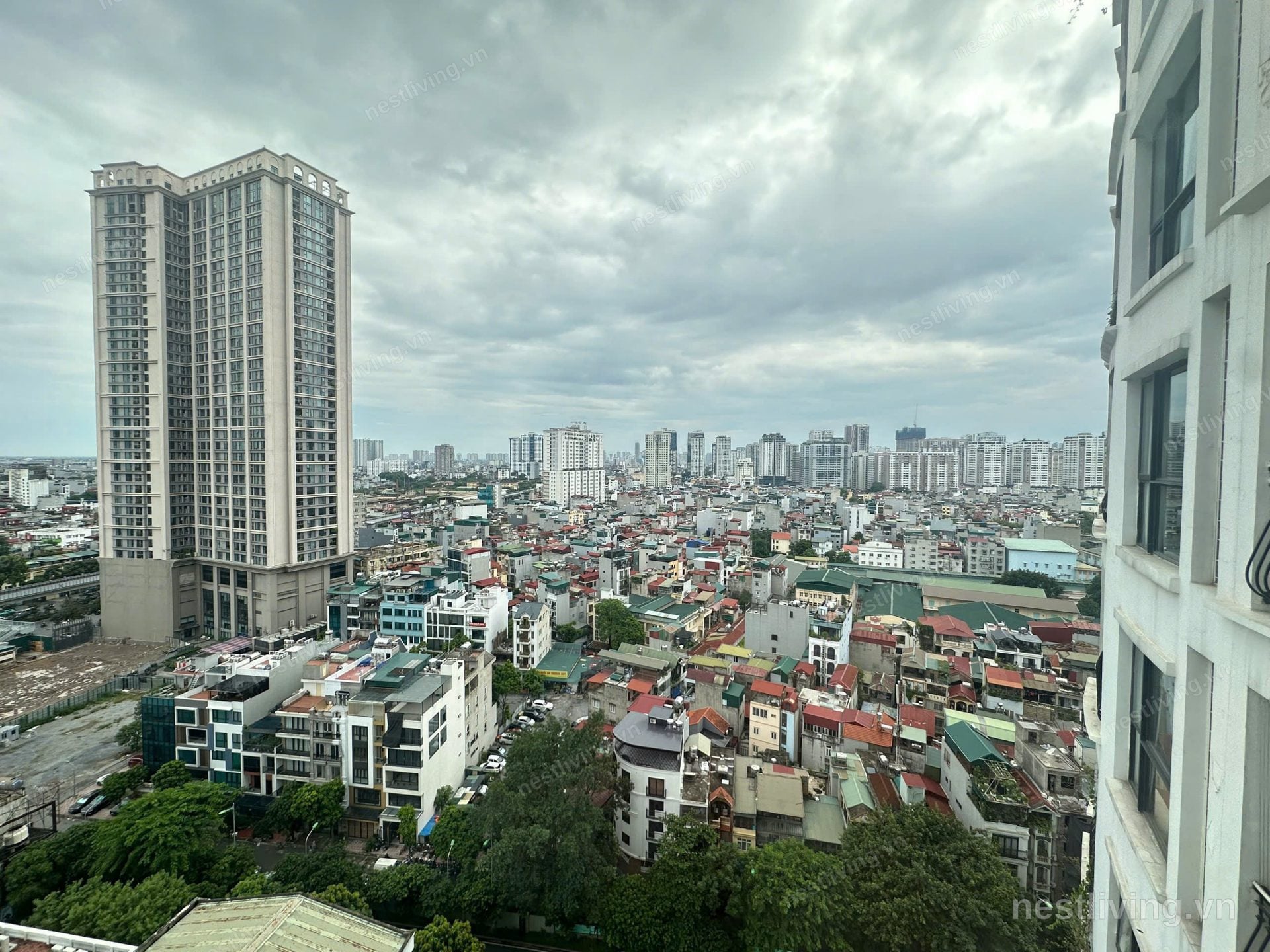 3-Bed Apartment with Balcony for Rent in Thanh Xuân, Hanoi