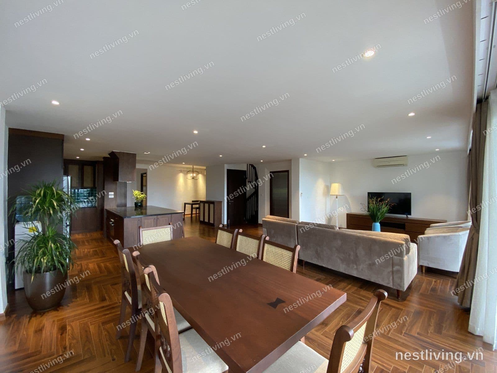 Balcony 3-Bed Apartment for Rent in West Lake, Hanoi