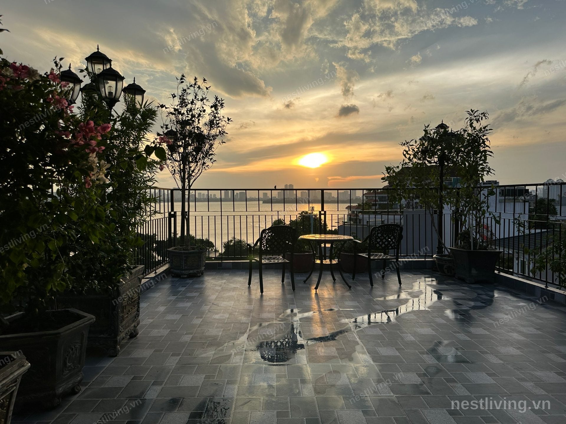 Balcony Studio for Rent in Ba Dinh, Hanoi