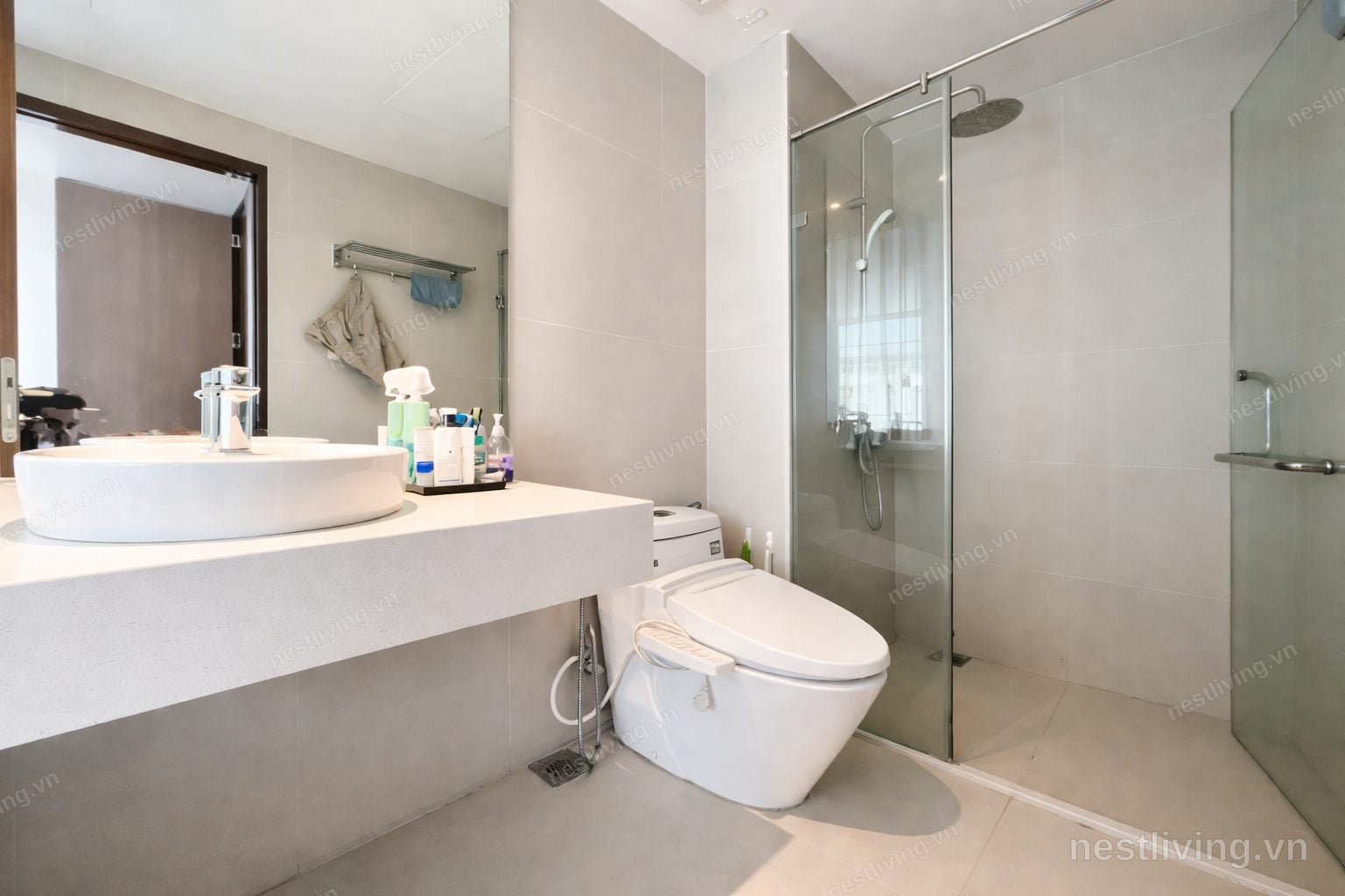 1-Bed Apartment with Balcony for Rent in Dong Da, Hanoi