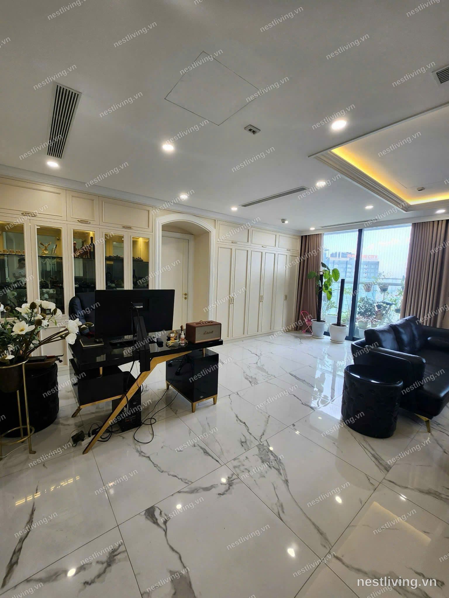 Balcony 3-Bed Apartment for Rent in West Lake, Hanoi