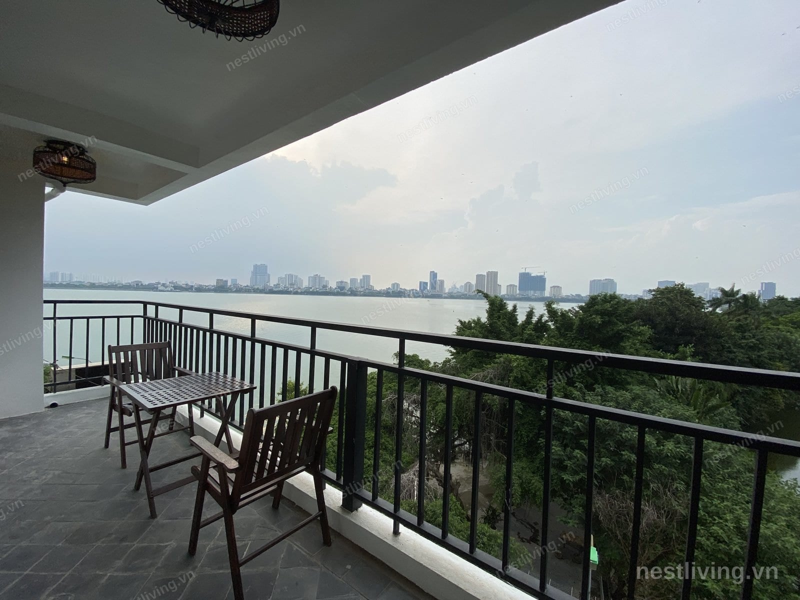 Balcony 3-Bed Apartment for Rent in West Lake, Hanoi