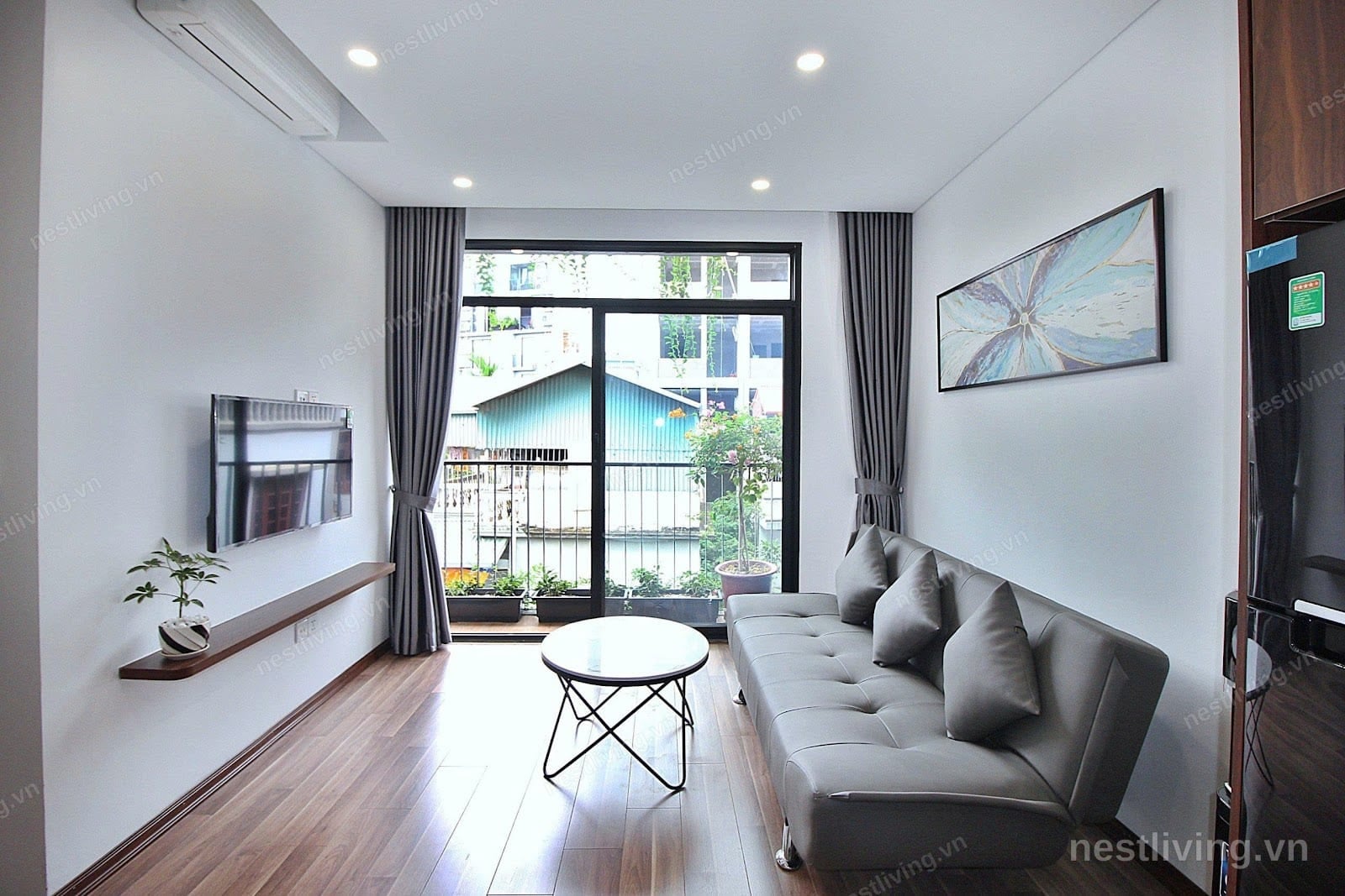 Balcony 1-Bed Apartment for Rent in West Lake, Hanoi