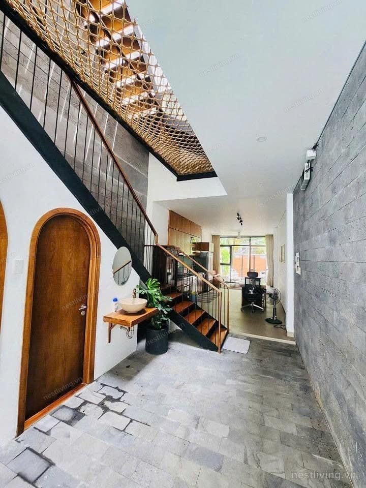 3-Bed House with Balcony for Rent in Quận 2, Ho Chi Minh City