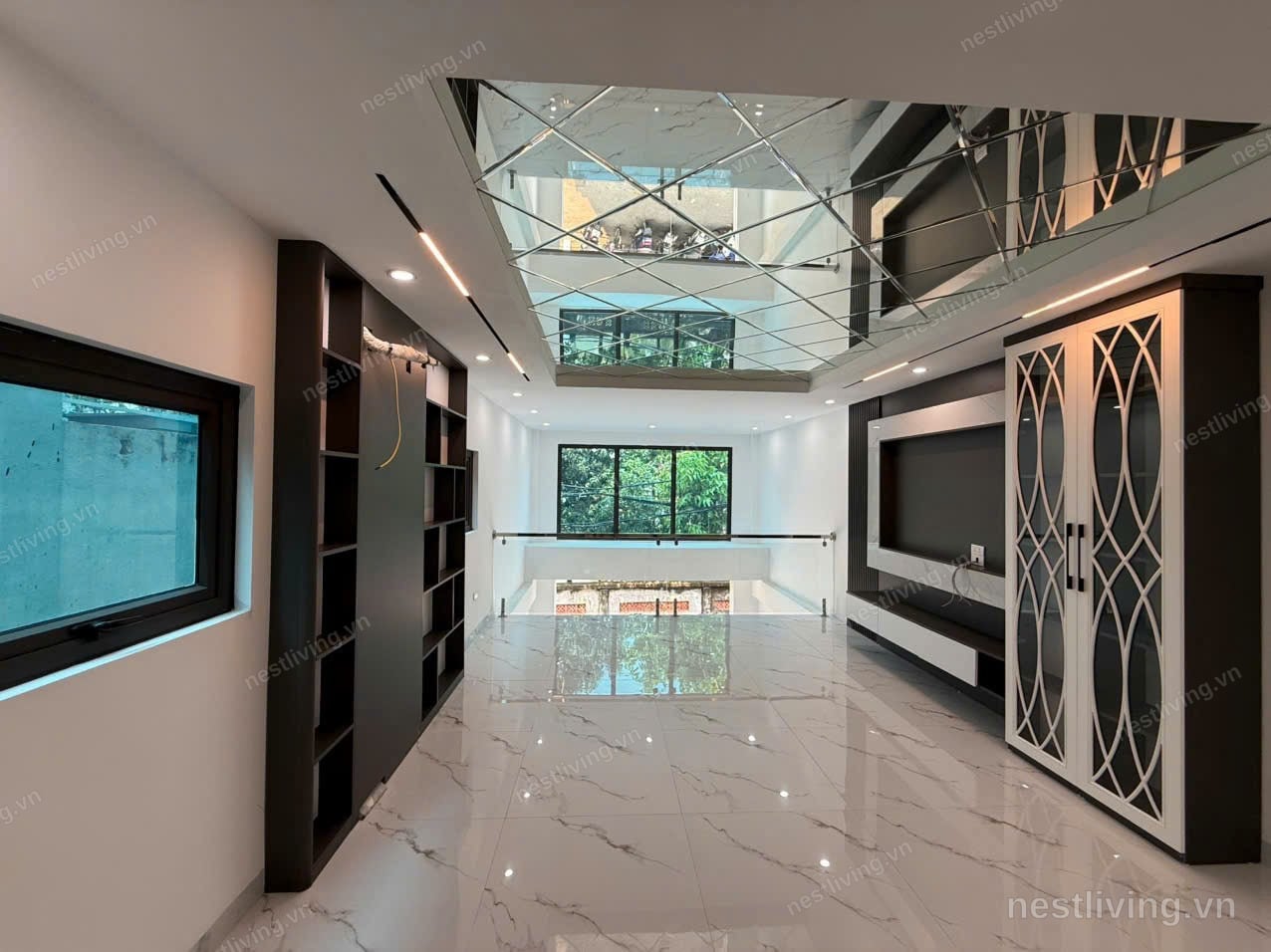 3-Bed House with Balcony for Rent in Long Bien, Hanoi