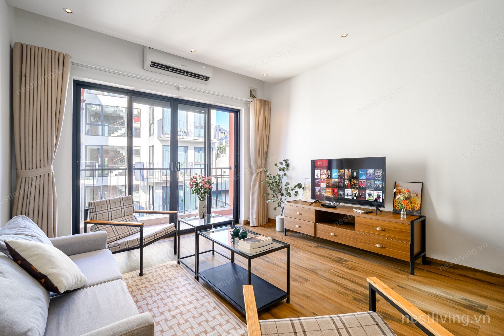 Balcony 2-Bed Apartment for Rent in West Lake, Hanoi