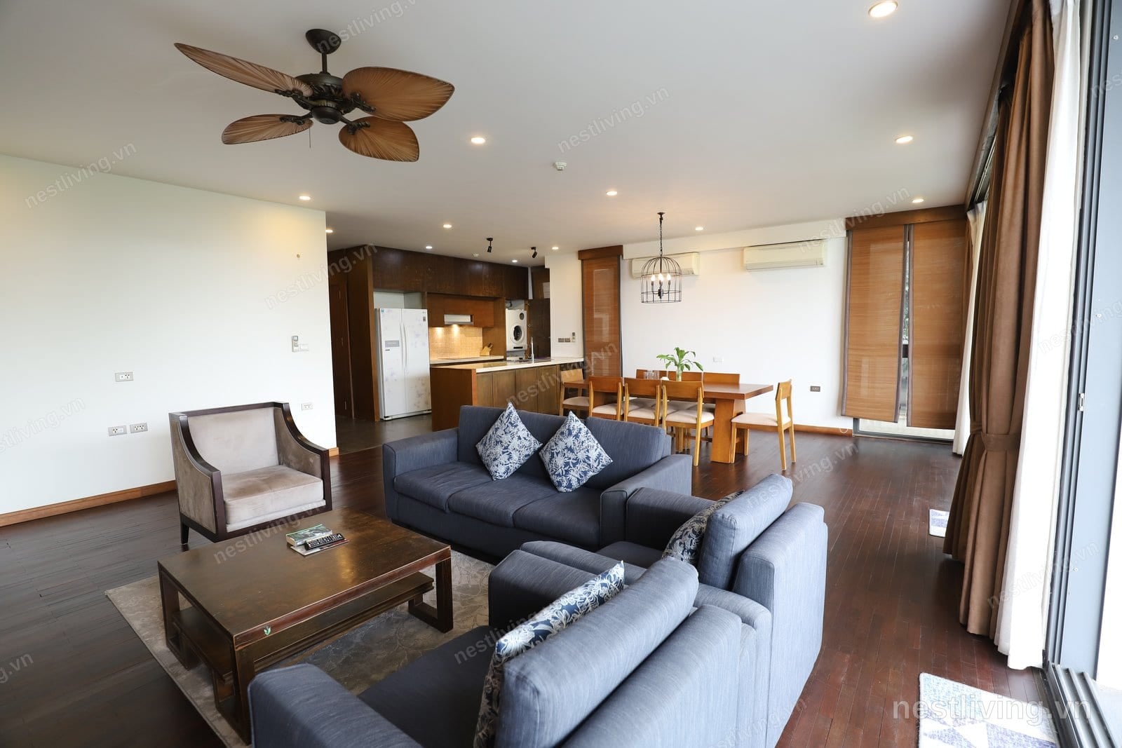 Balcony 4-Bed Apartment for Rent in West Lake, Hanoi