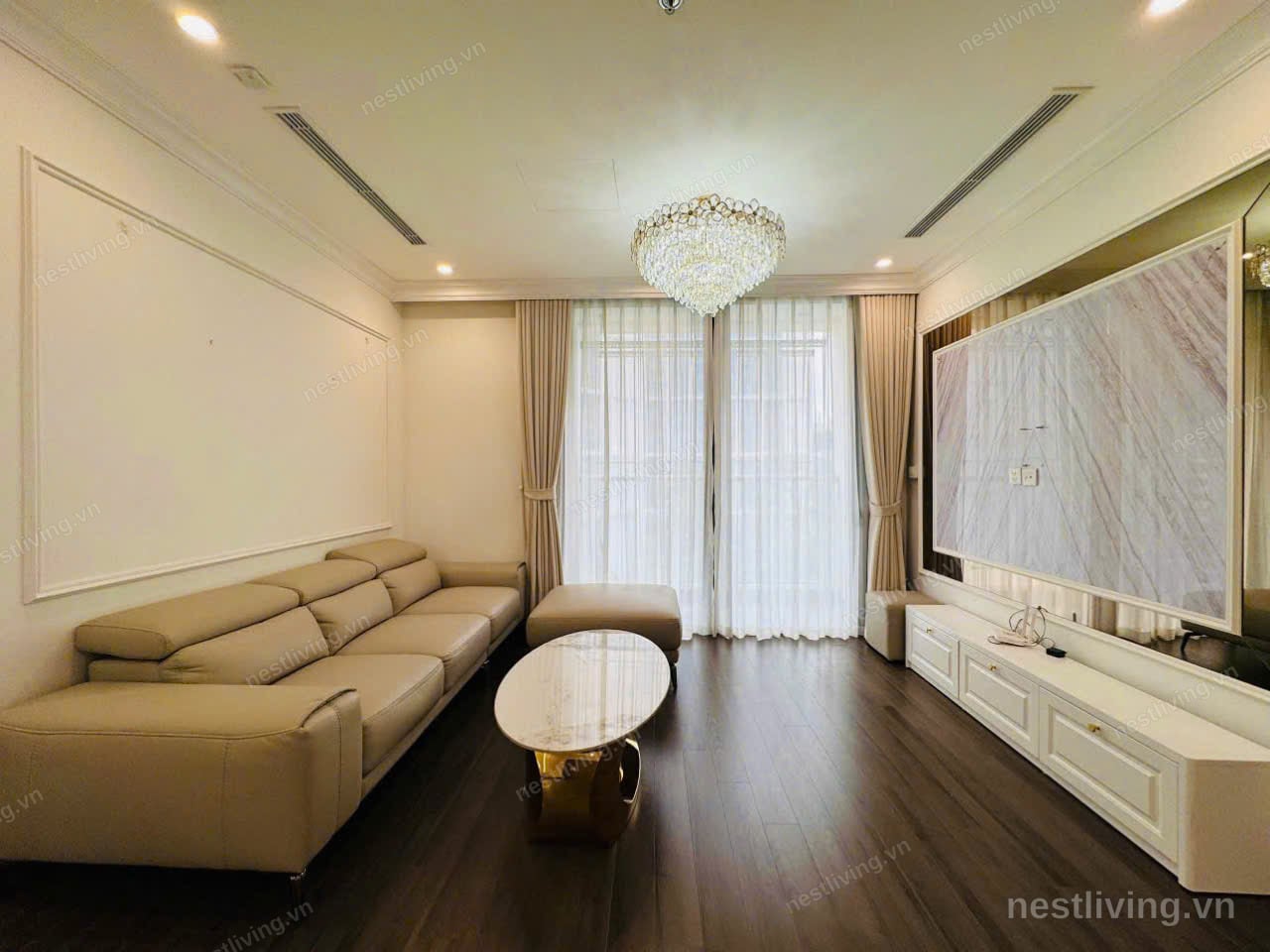 Balcony 3-Bed Apartment for Rent in Long Bien, Hanoi
