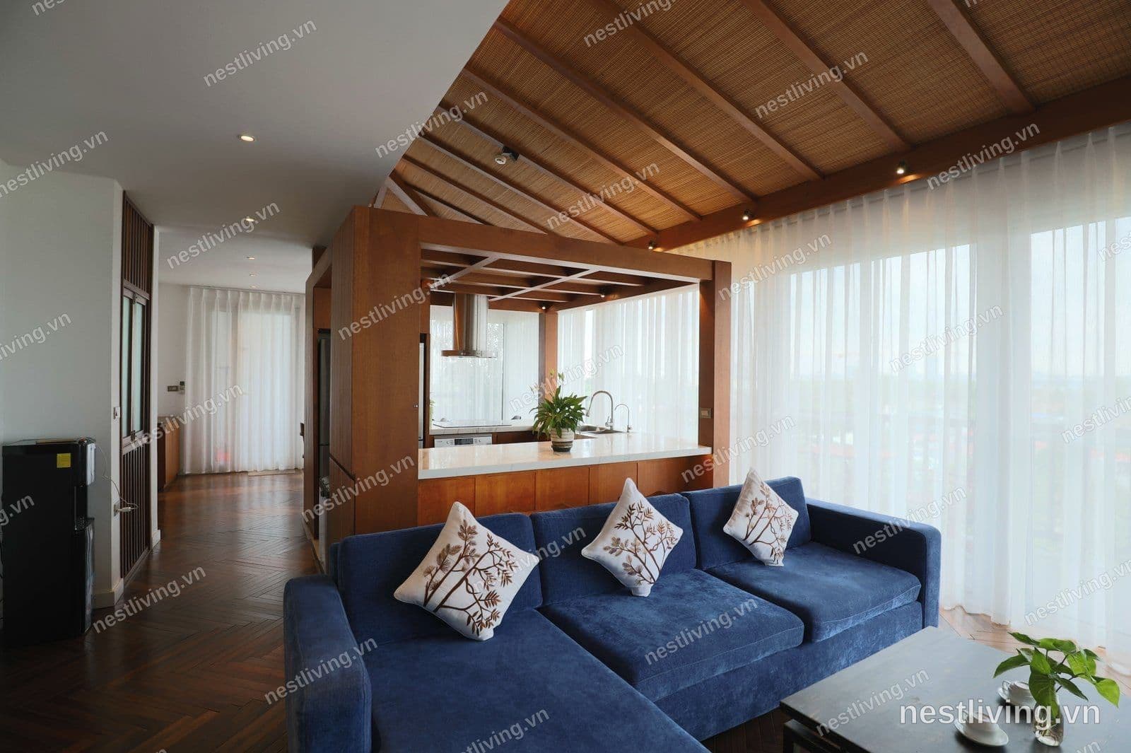 Balcony 3-Bed Apartment for Rent in West Lake, Hanoi