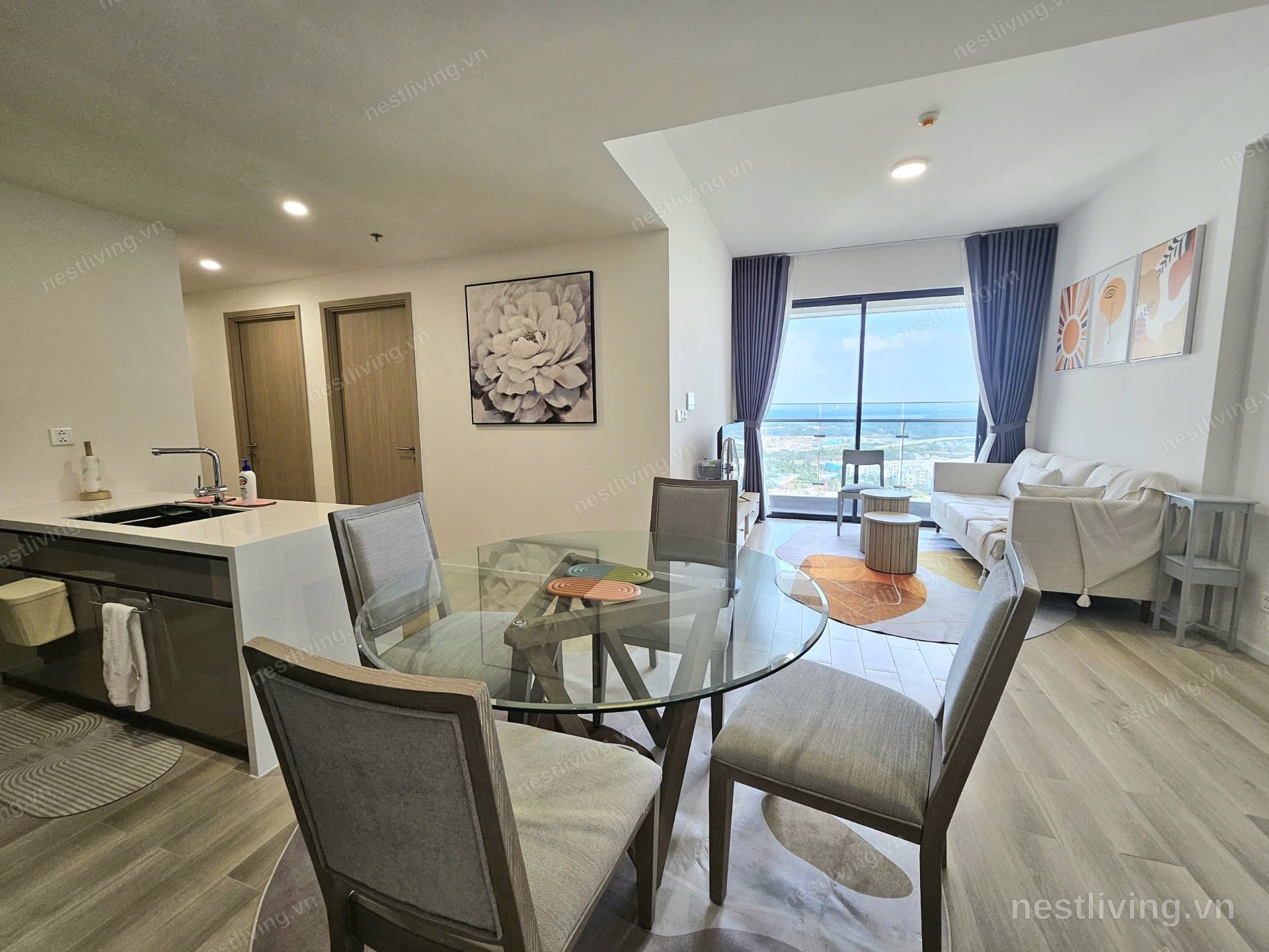 3-Bed Apartment with Balcony for Rent in Quận 9, Ho Chi Minh City