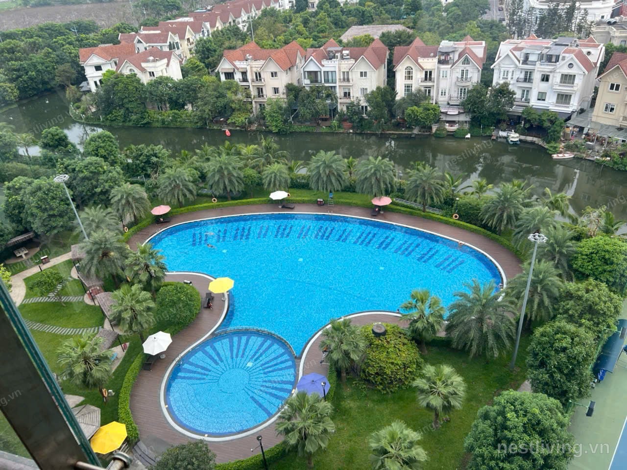 Balcony 3-Bed Apartment for Rent in Long Bien, Hanoi