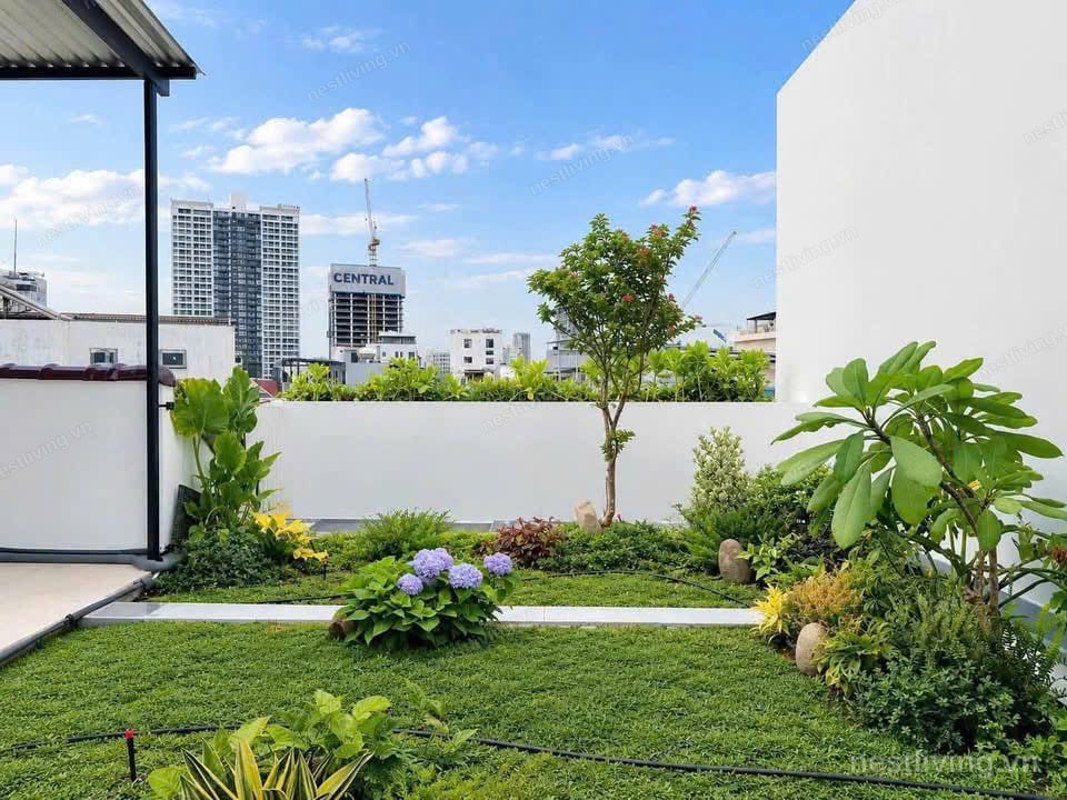 4-Bed House with Balcony for Rent in Quận Ngũ Hành Sơn, Da Nang