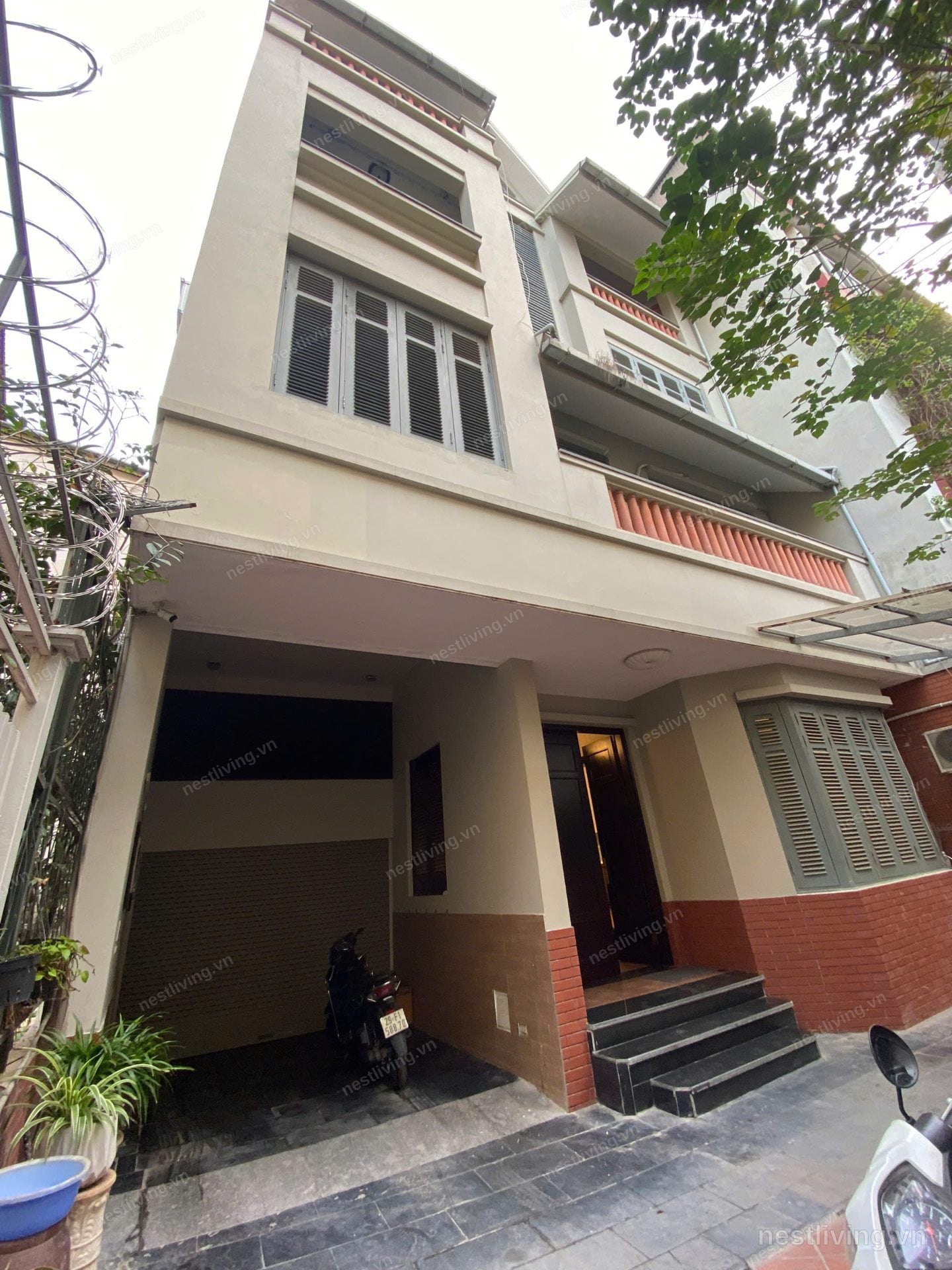 Tây Hồのバルコニー付きの4ベッドルームの一戸建て(賃貸)
