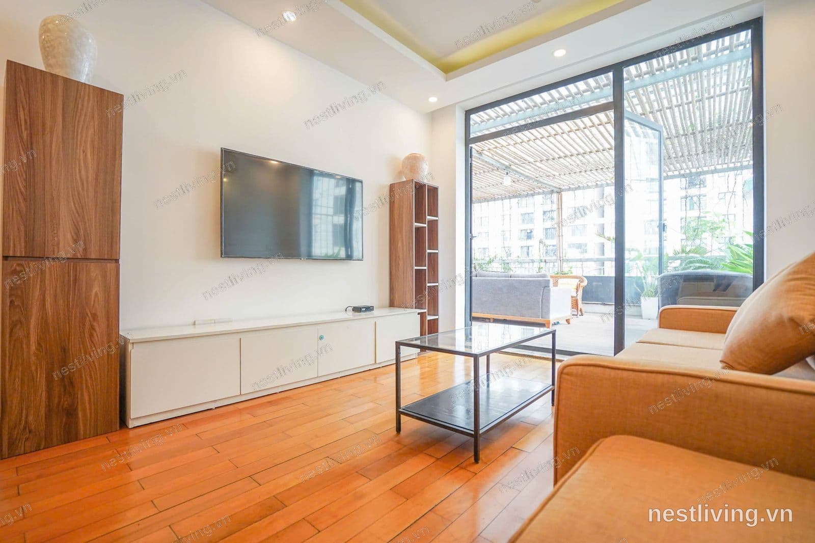 Balcony 3-Bed Apartment for Rent in West Lake, Hanoi