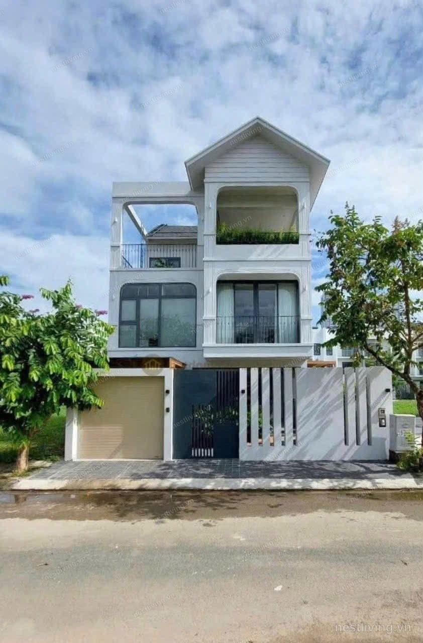 4-Bed House with Balcony for Rent in Quận 2, Ho Chi Minh City