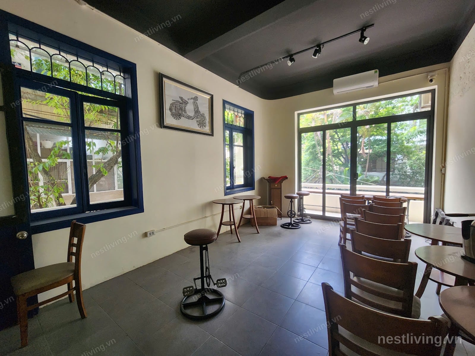 Commercial Unit with Balcony for Rent in Dong Da, Hanoi