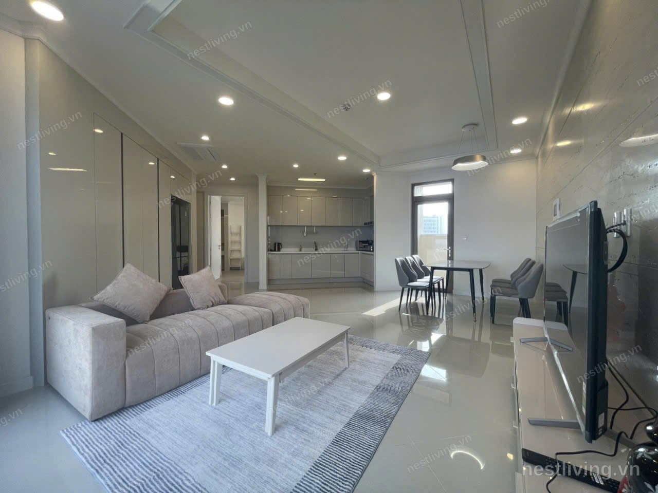 Balcony 3-Bed Apartment for Rent in West Lake, Hanoi