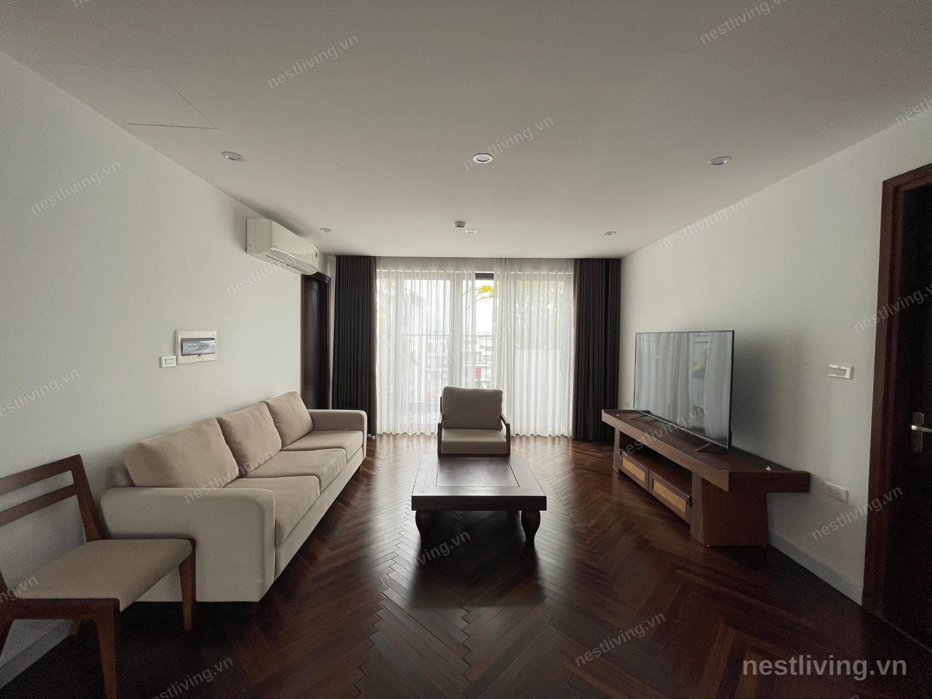 Balcony 4-Bed Apartment for Rent in West Lake, Hanoi