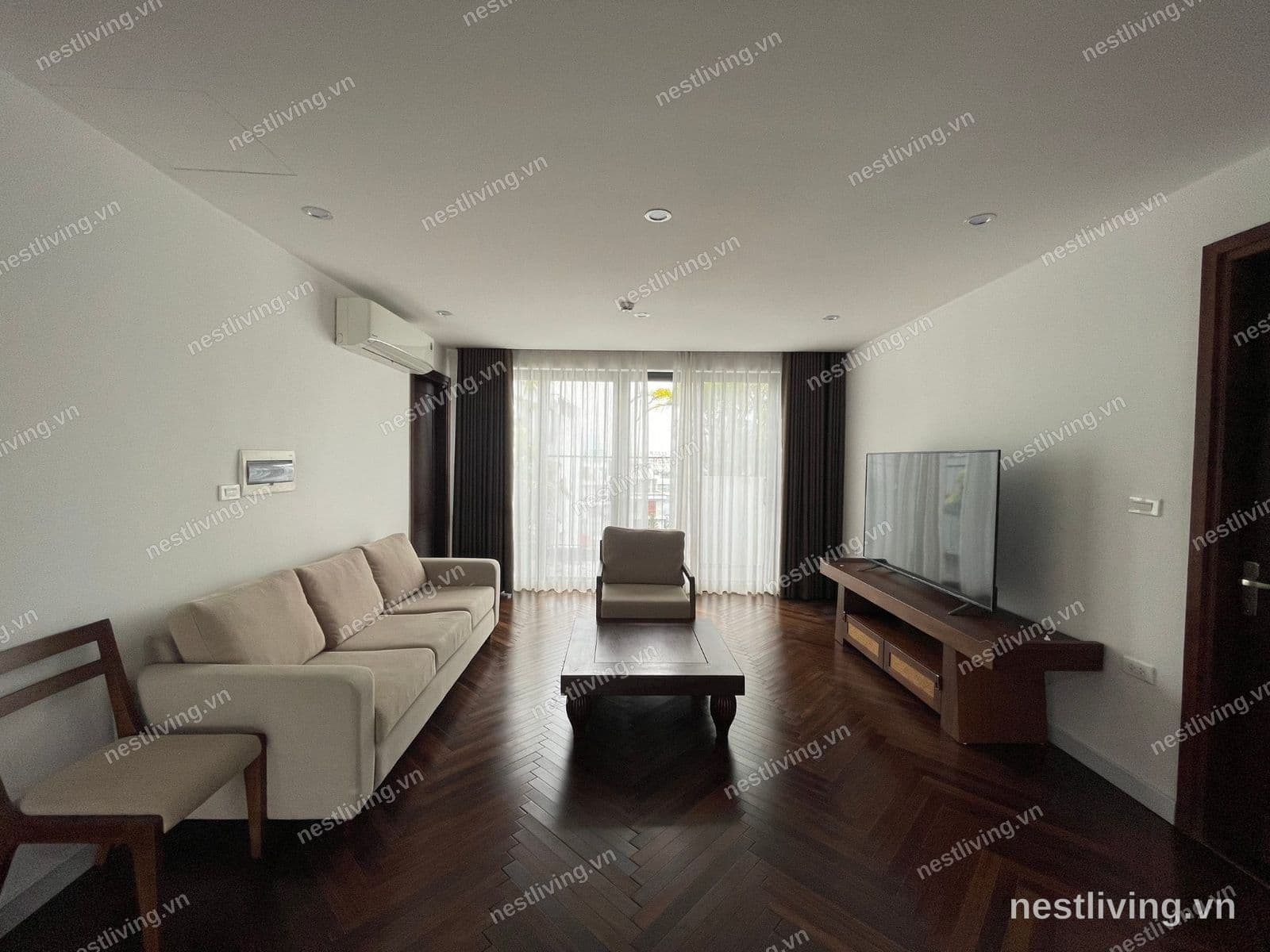 Balcony 4-Bed Apartment for Rent in West Lake, Hanoi