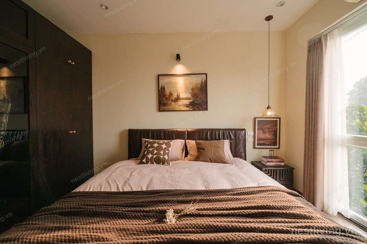 Balcony 2-Bed Apartment for Rent in West Lake, Hanoi