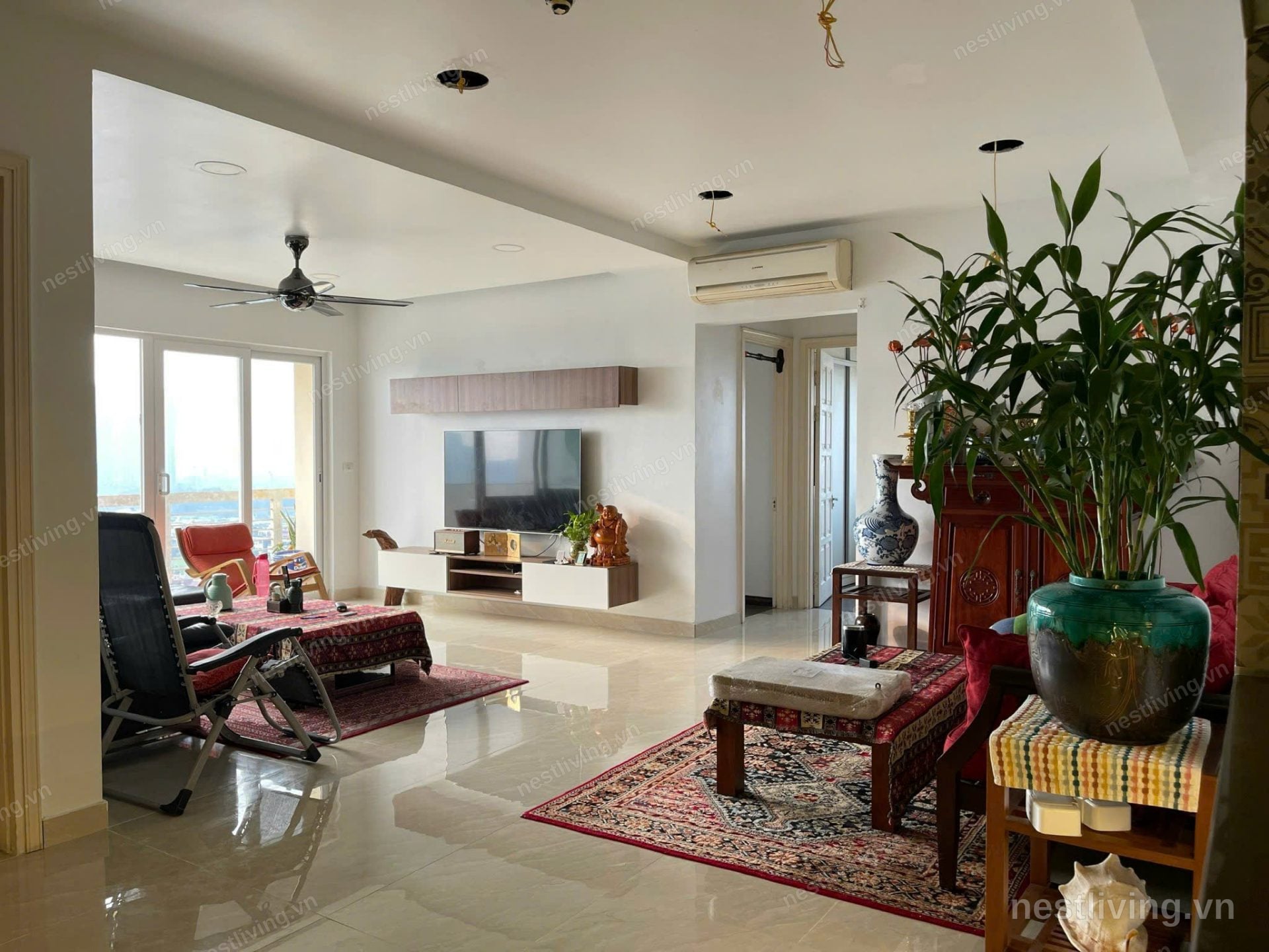 Balcony 3-Bed Apartment for Rent in West Lake, Hanoi