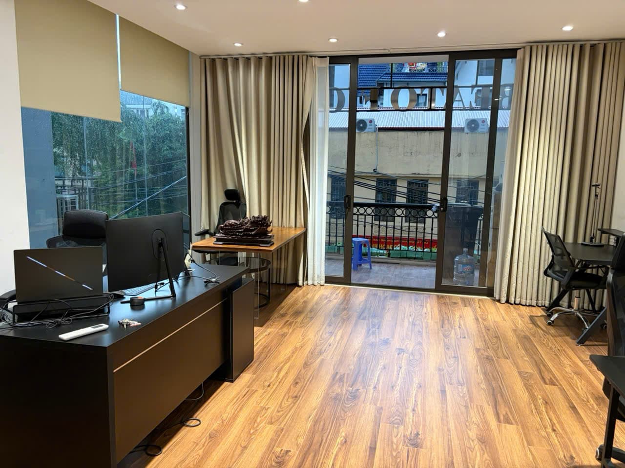 4-Storey Commercial House for Rent on Tay Ho Street