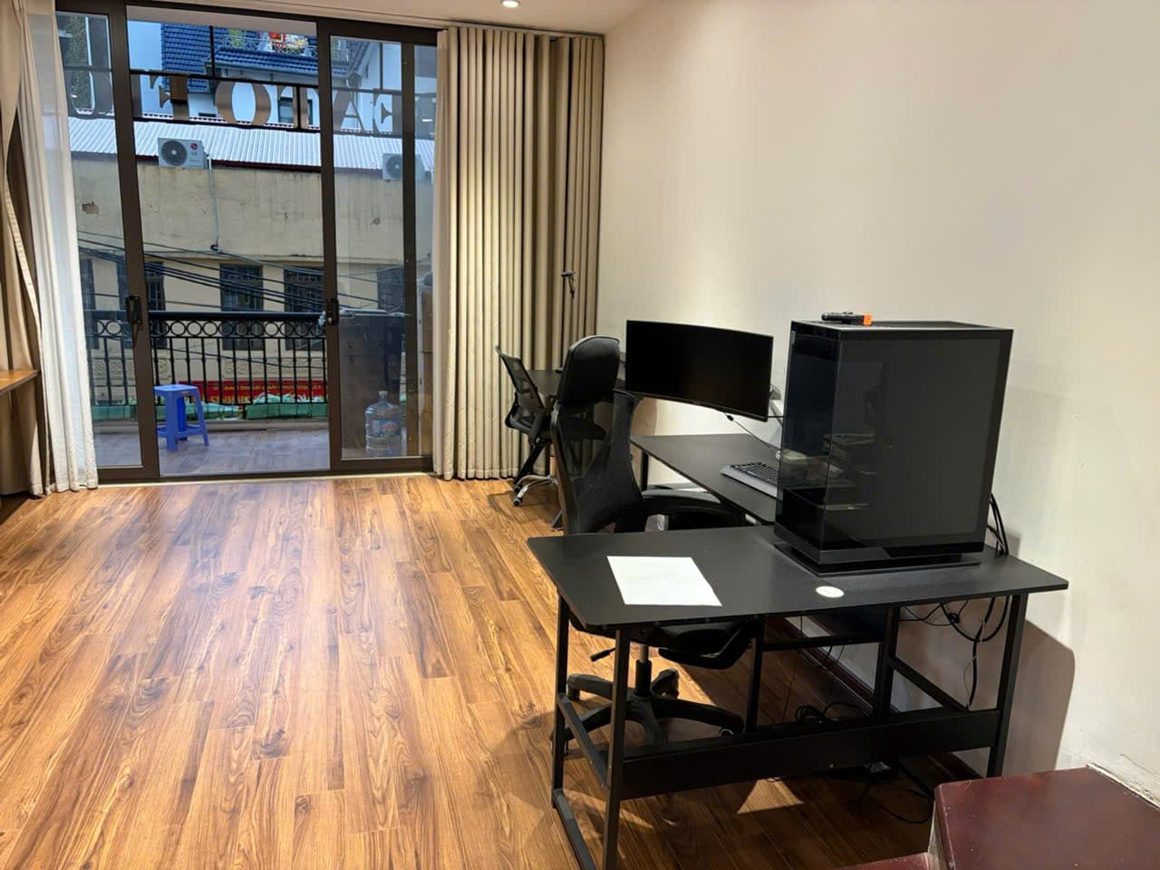 4-Storey Commercial House for Rent on Tay Ho Street 2