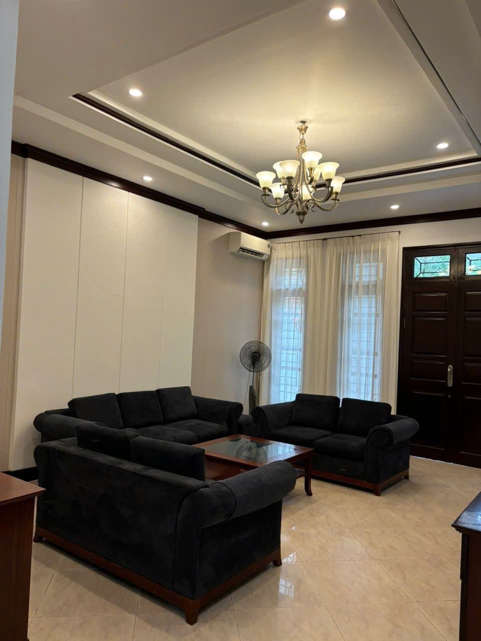 Spacious 5 Bedroom House with Courtyard in Ciputra, Tay Ho 3