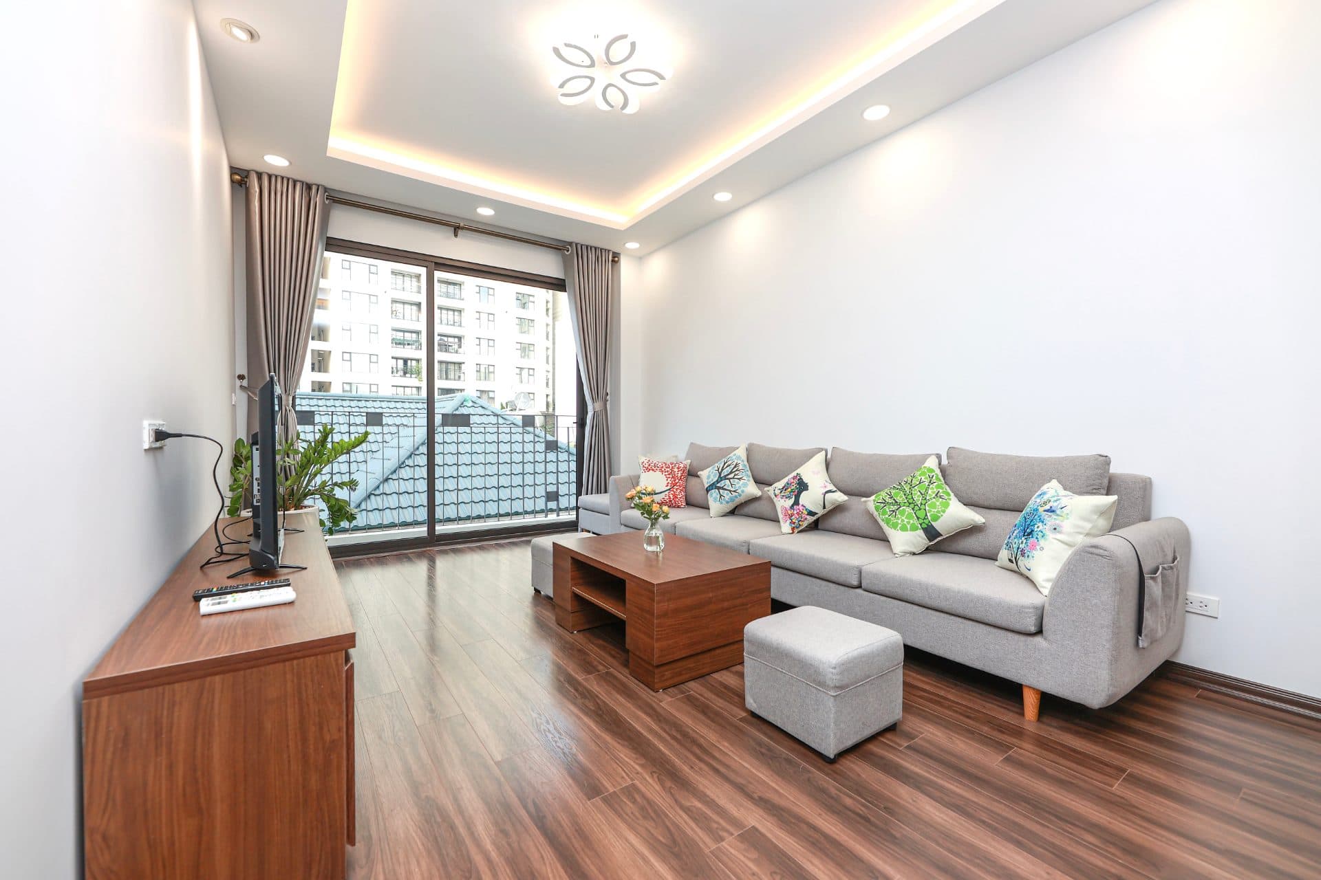 Spacious and bright 2 bedroom apartment at Tay Ho street