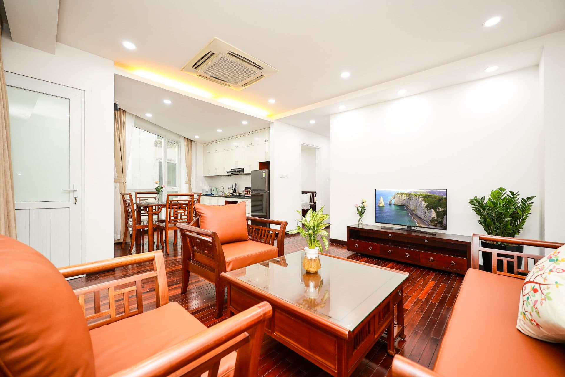 Bright 2 bedroom apartment at Xóm Chua street 2