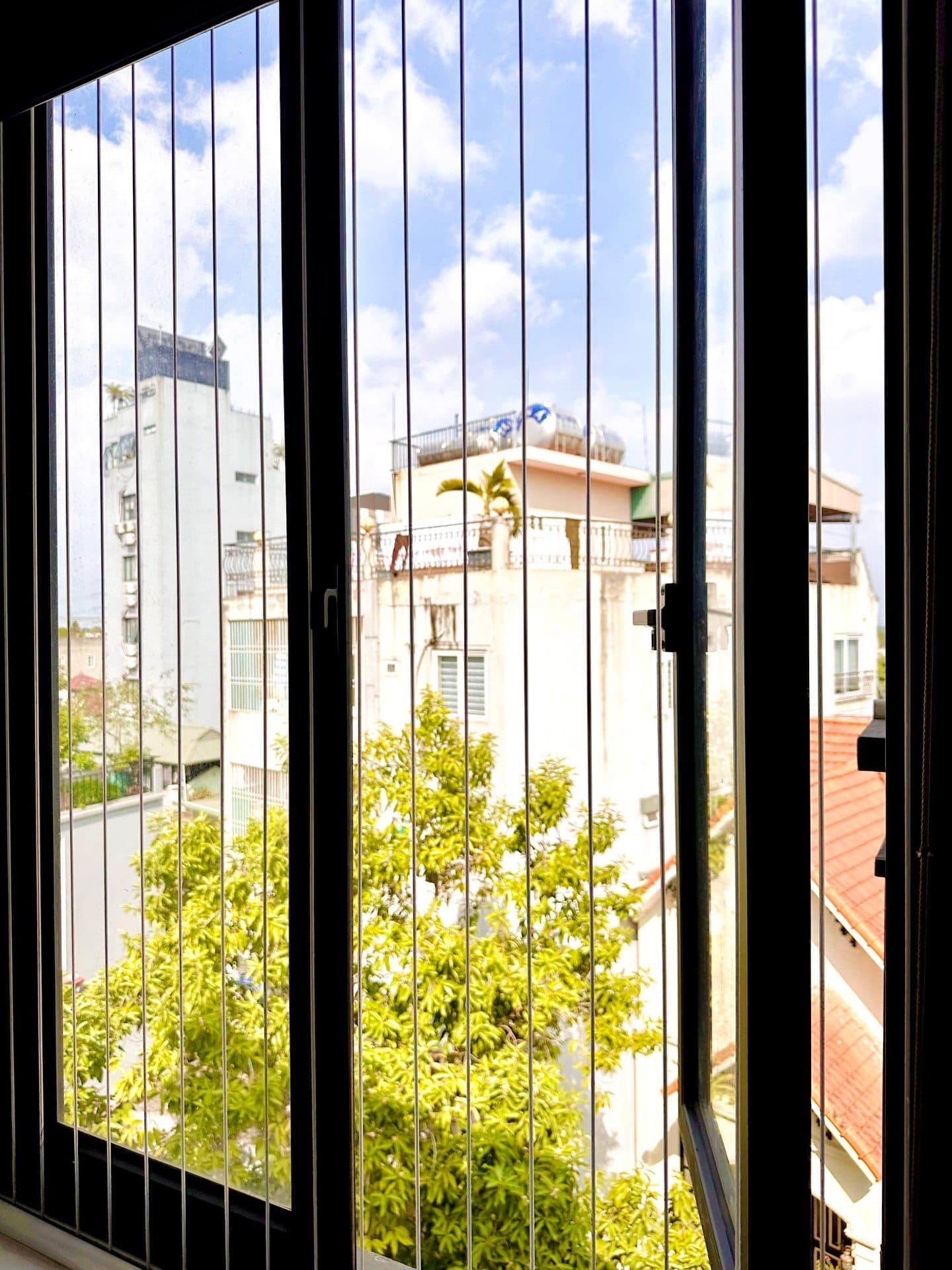 Cozy 2 Bedroom with Private Rooftop Balcony 3