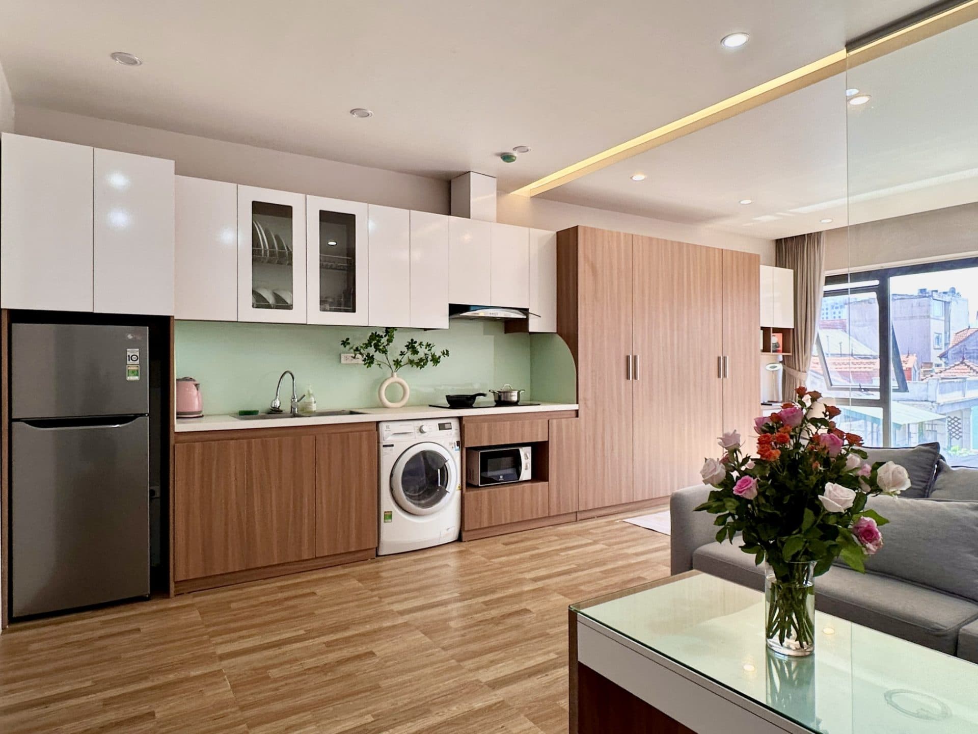 High Floor Cozy Studio in Tay Ho 3