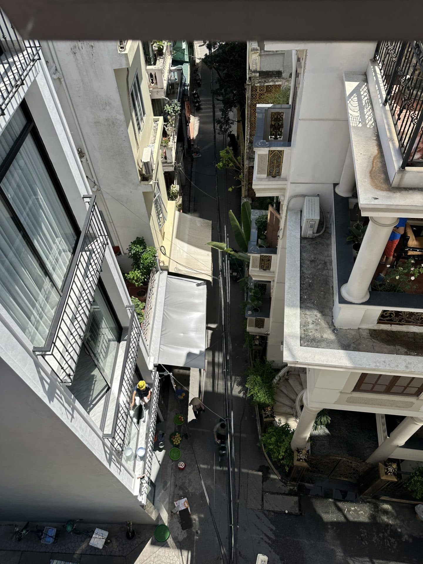 High Floor Cozy Studio in Tay Ho 2