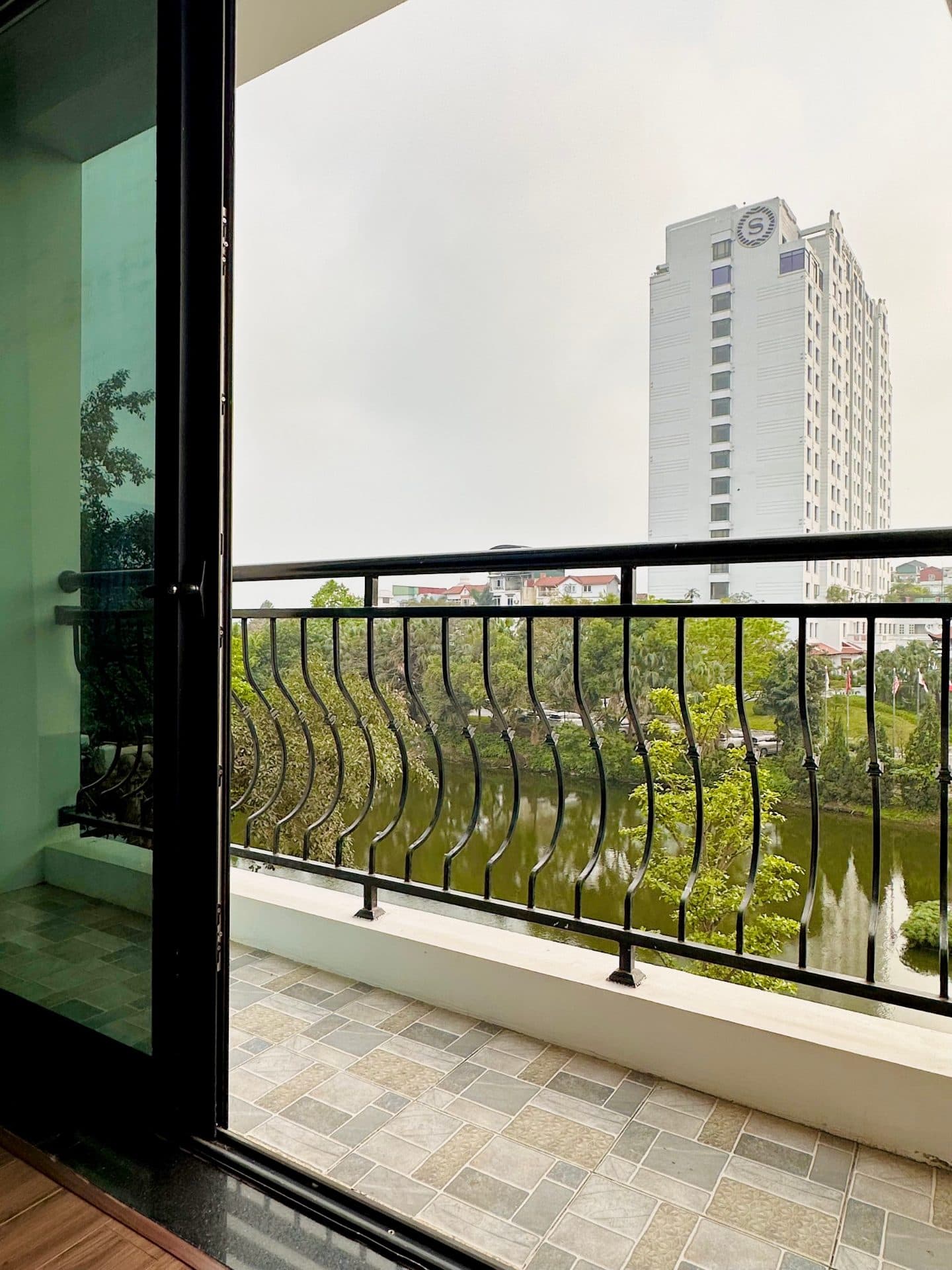 Spacious 1 Bedroom in Tu Hoa 3