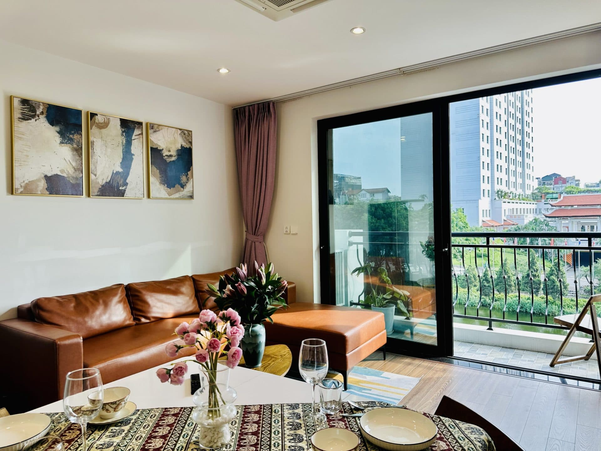 Great Lake View 1 Bedroom in Tay Ho 2
