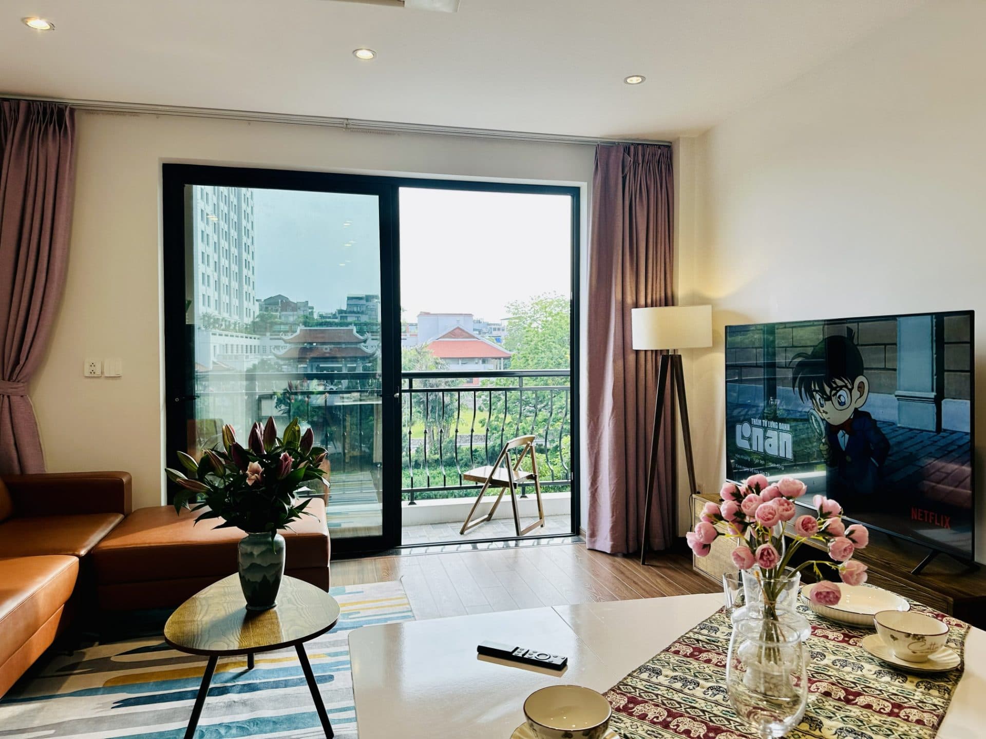 Great Lake View 1 Bedroom in Tay Ho 3