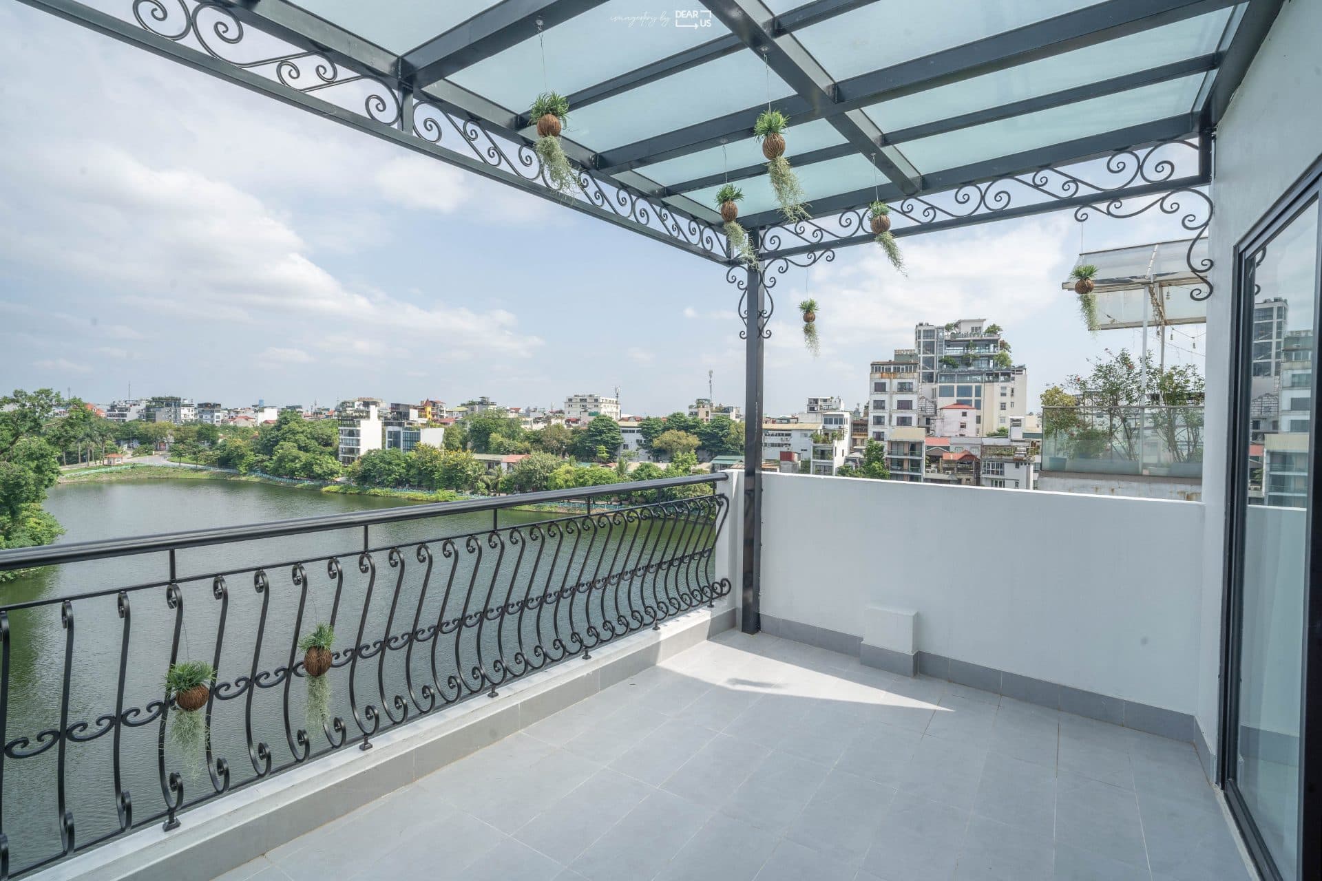 Gorgeous Top Floor 2 Bedroom on Vu Mien 3