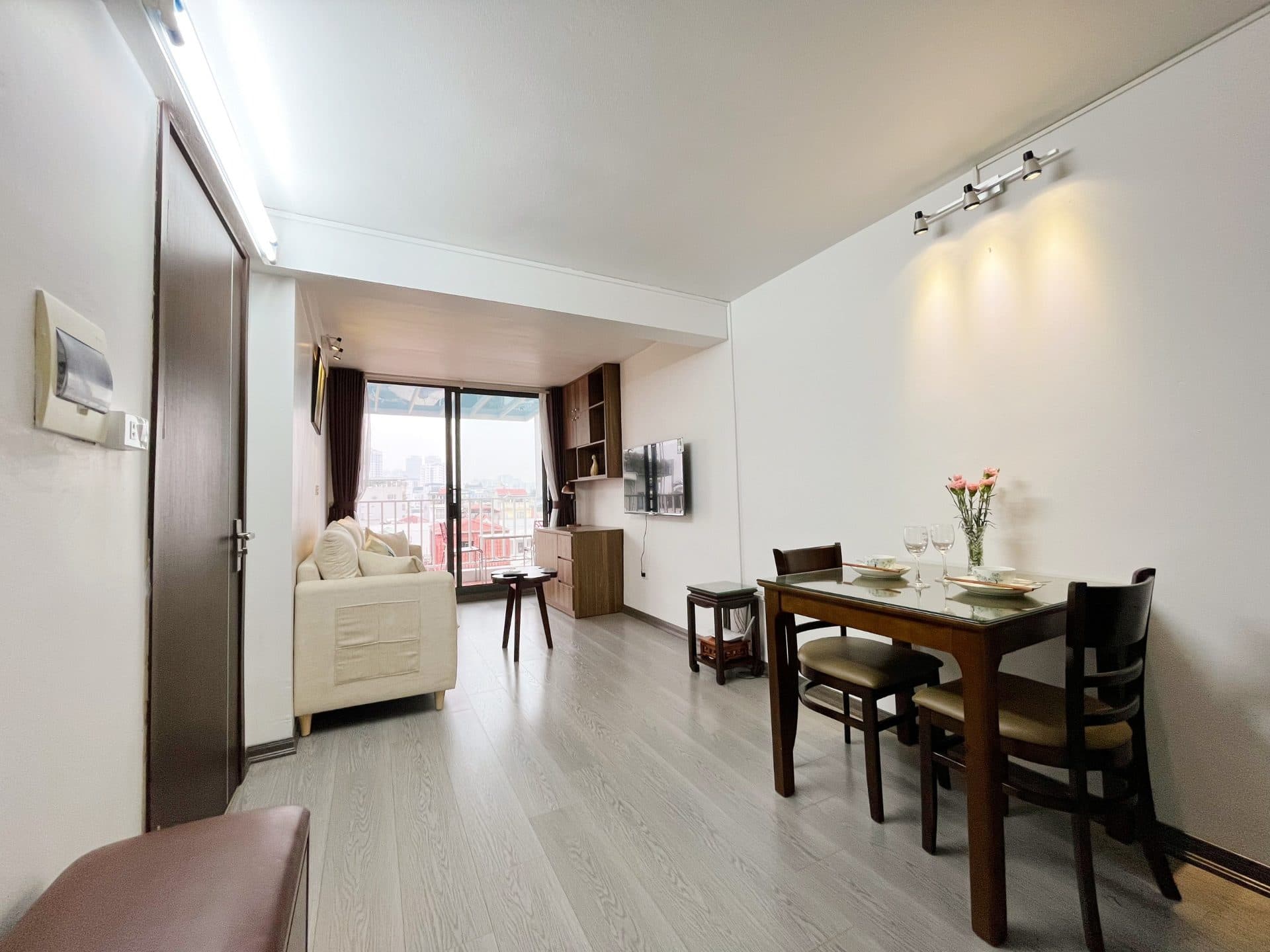 Bright 1 bedroom apartment at Vong Thi street 2