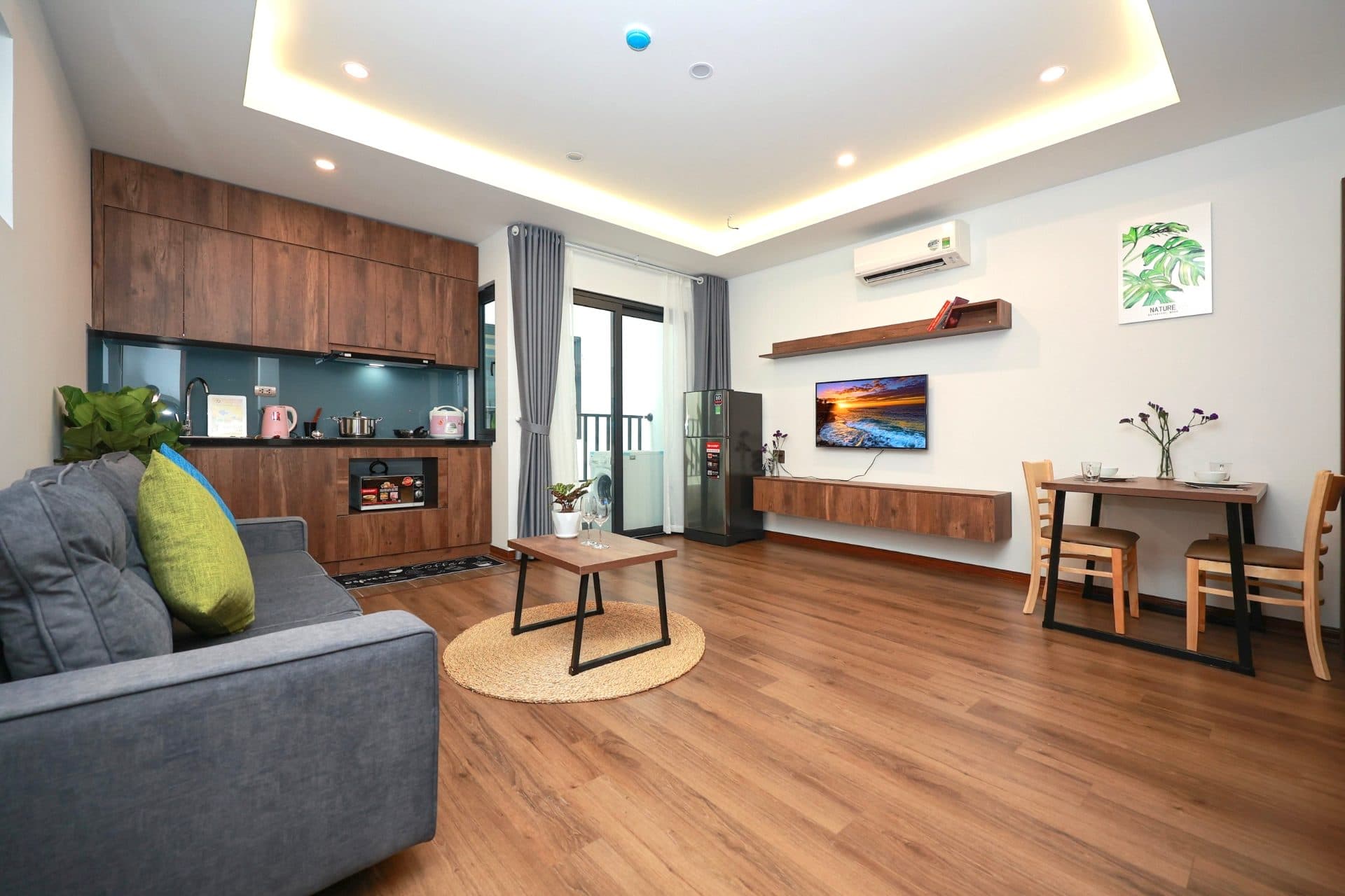 Spacious 1 bedroom apartment on Yen Phu street