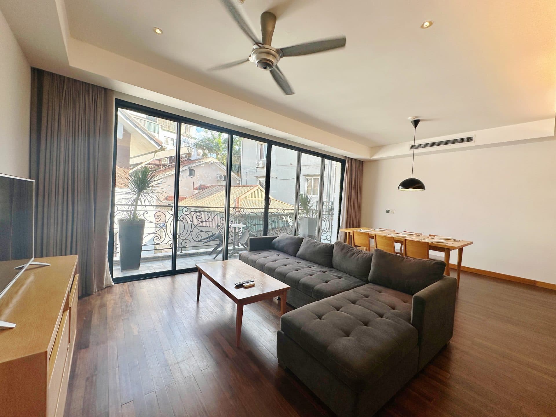 Ultra Wide 3 Bedroom in Tay Ho 2