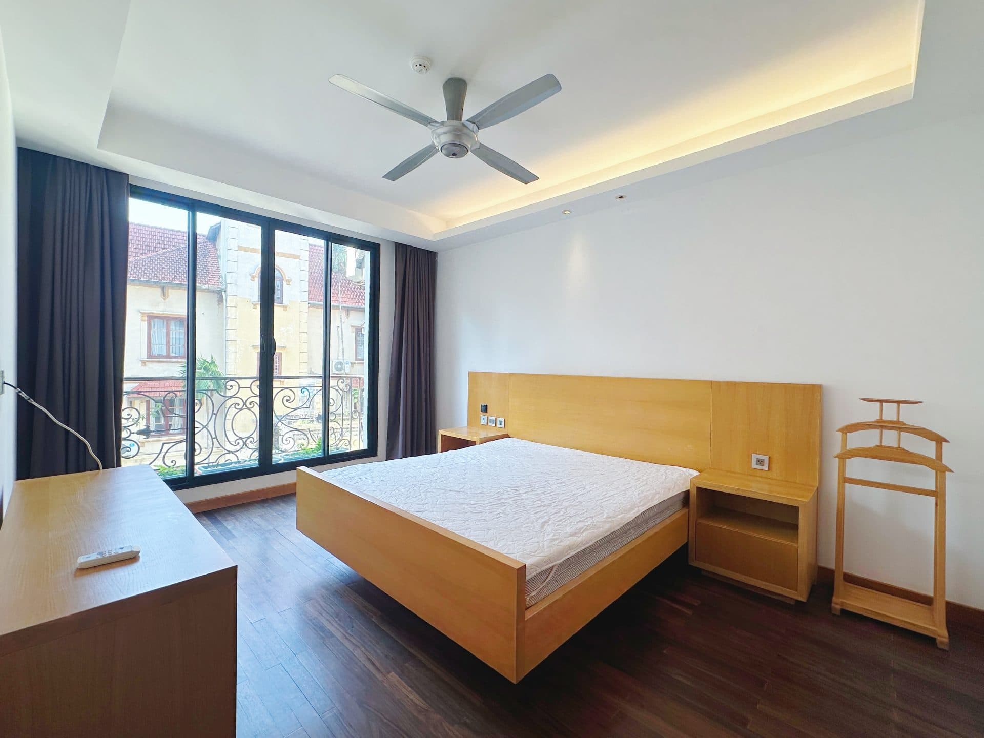 Big Open-Planned 3 Bedroom in Tay Ho 2