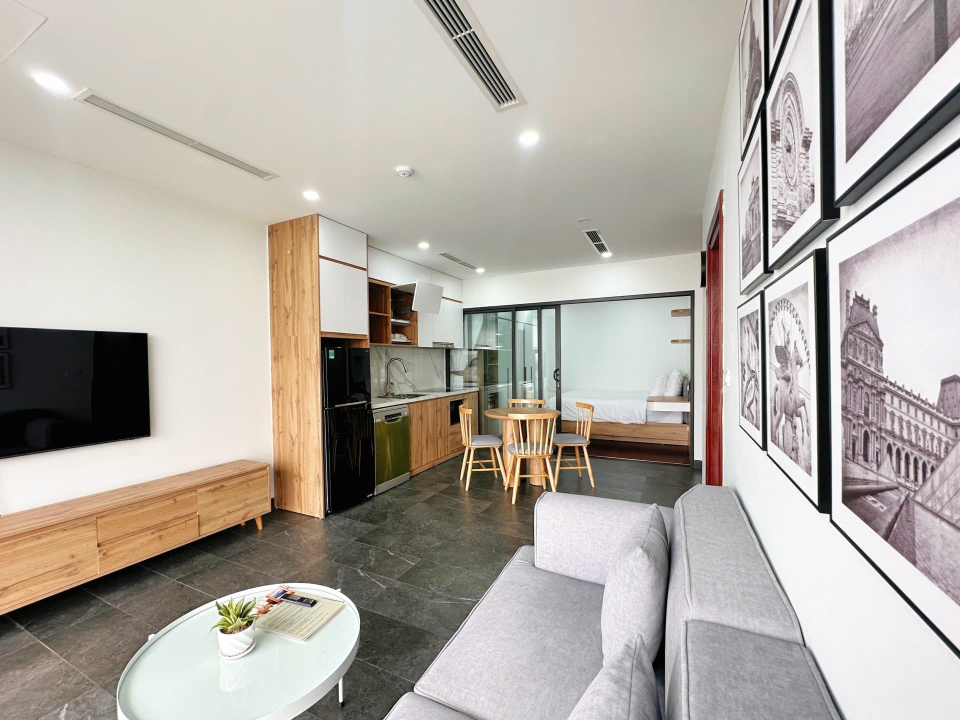 Lakefront 2 bedroom in Tay Ho 2