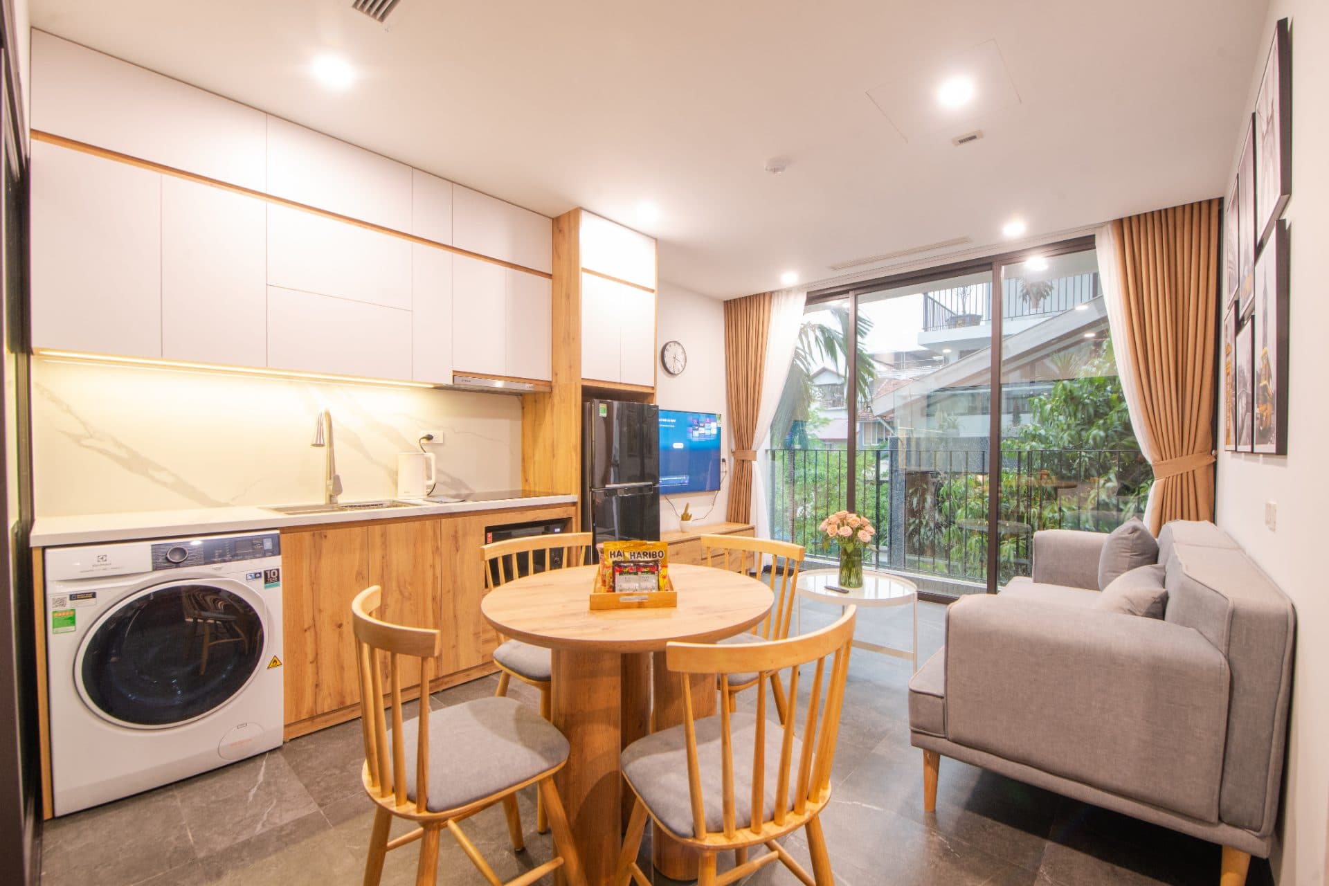 Modern 2 Bedroom in Tay Ho